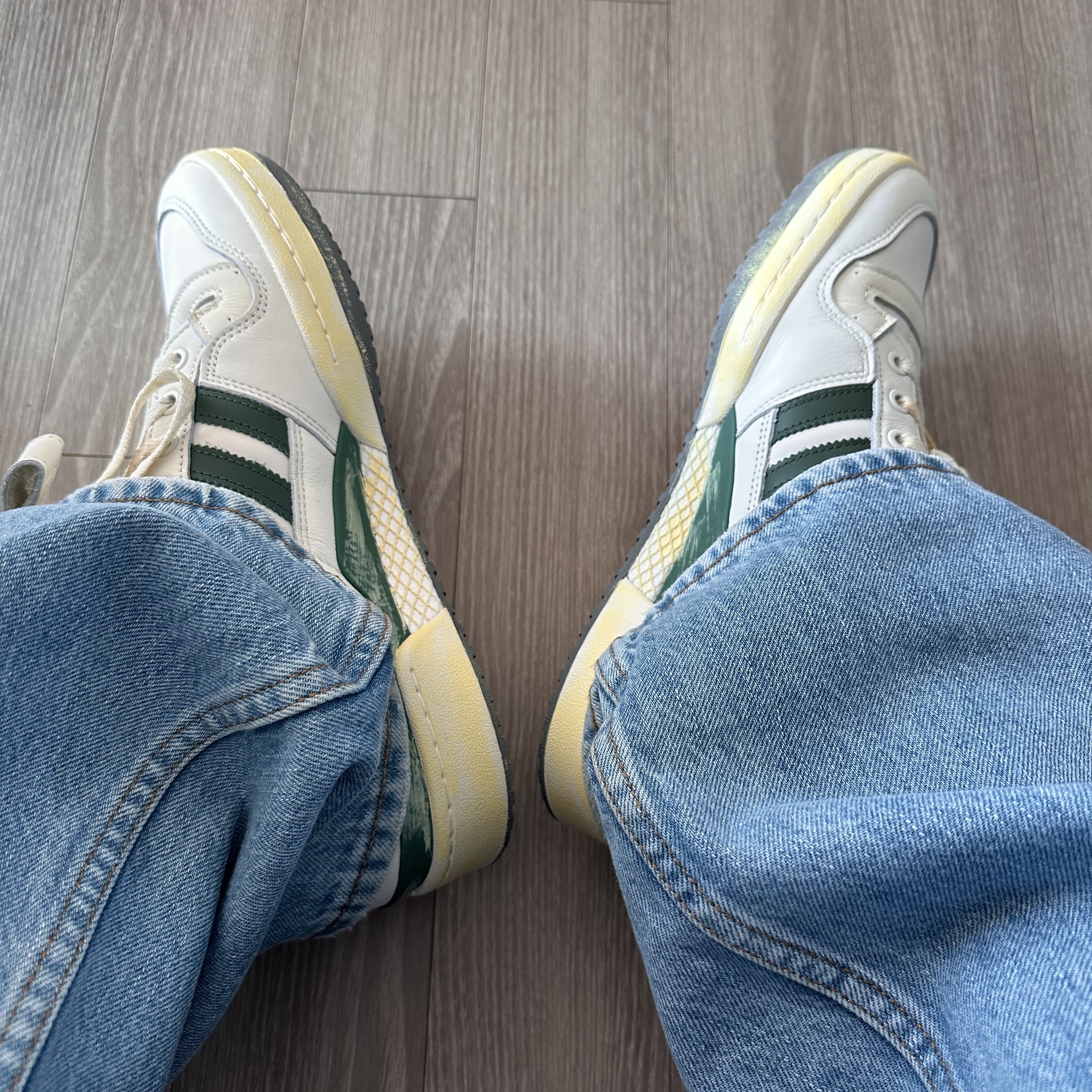 Adidas Forum 84 Low AEC Cloud White Green Oxide 착용 스타일