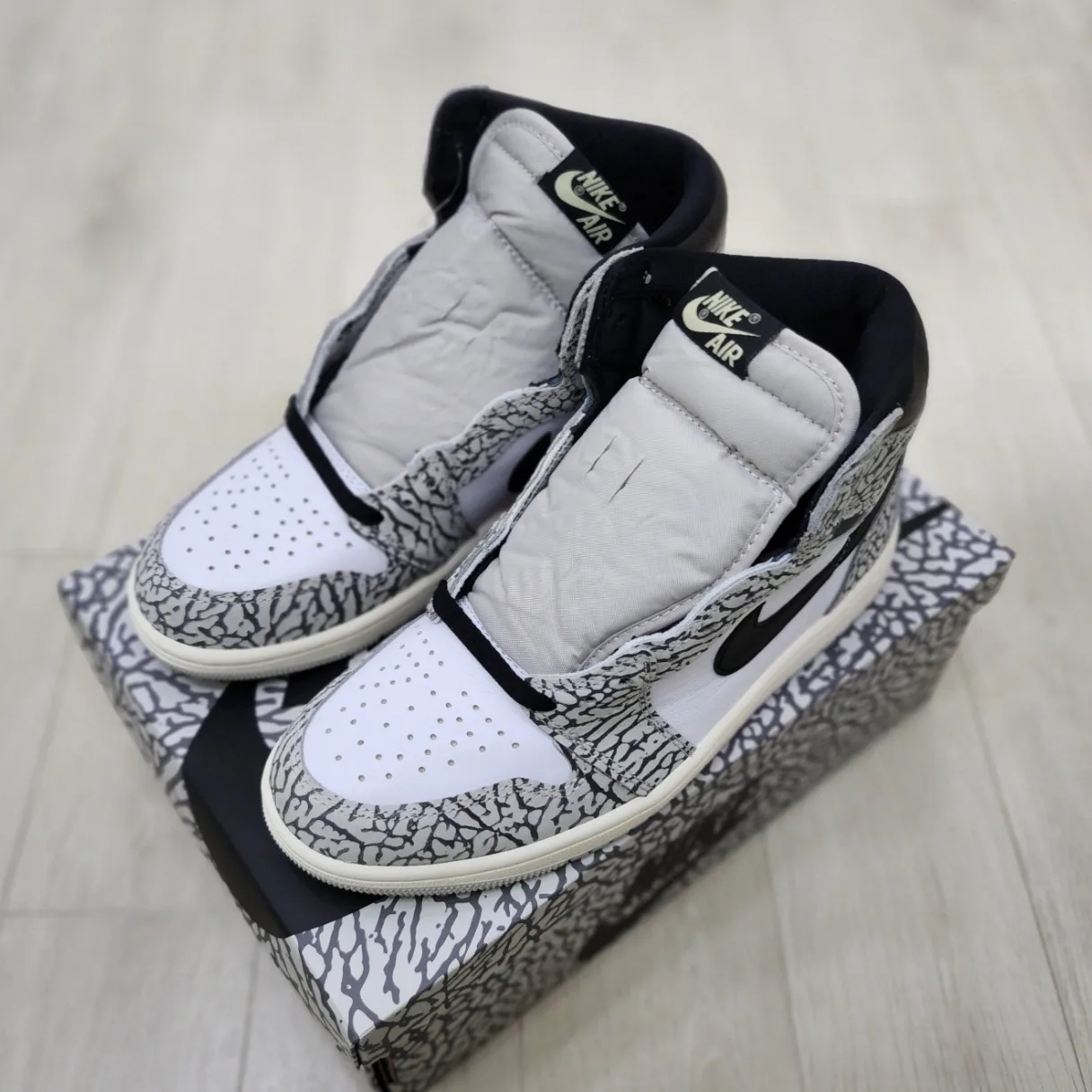 Jordan 1 Retro High OG White Cement 착용 스타일 - 2