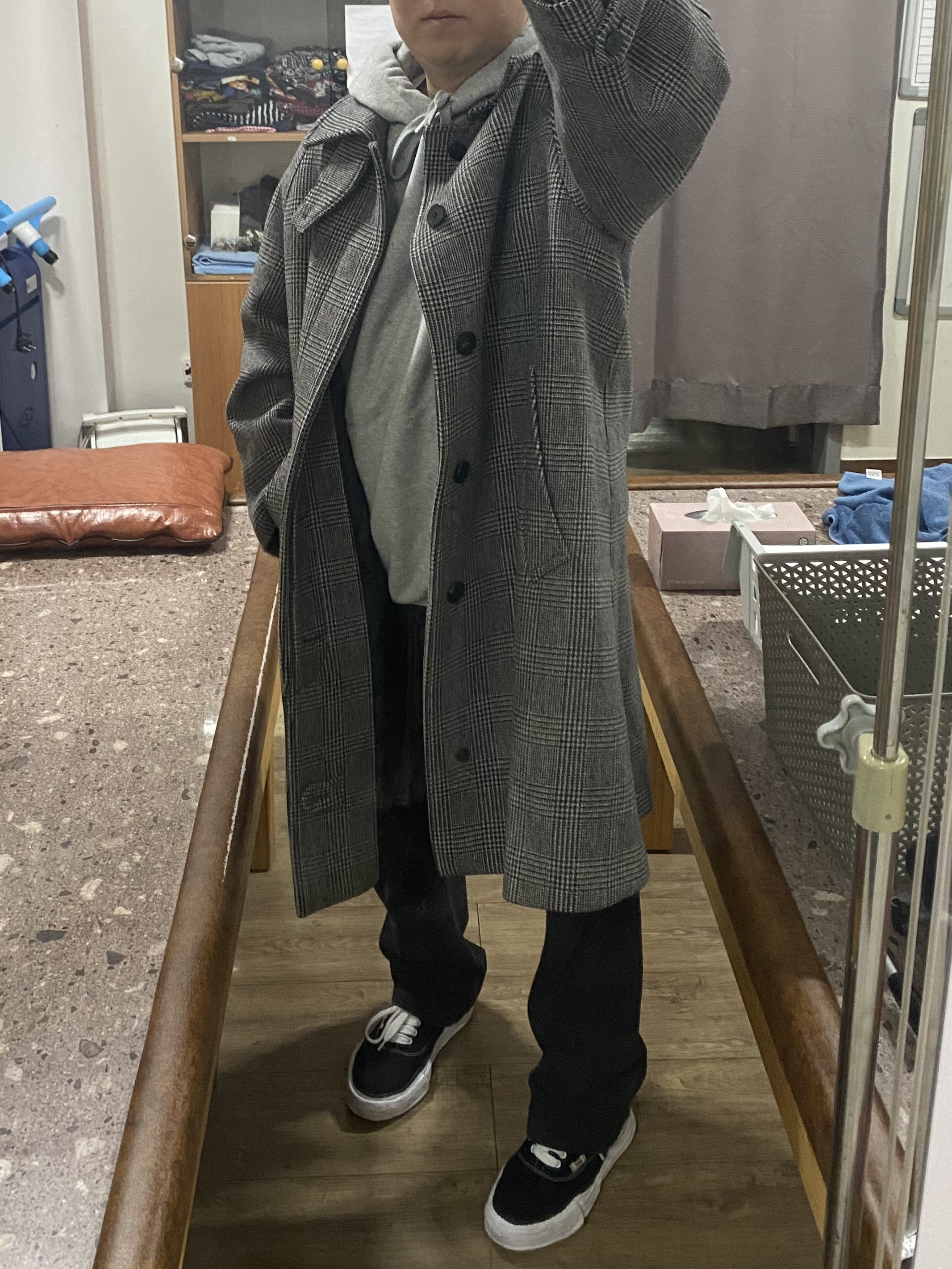 Maison Mihara Yasuhiro Baker OG Sole Canvas Low Cut Sneakers Black, Essentials 1977 Relaxed Sweatpants Iron - 22SS 착용 스타일 - 2