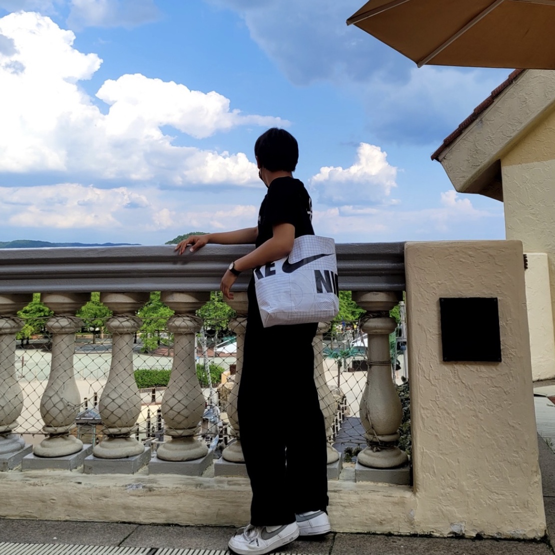 Stussy Basic Stussy T-Shirt Black 2022, Nike Air Force 1 '07 LV8 White Black Wolf Grey 착용 스타일 - 3