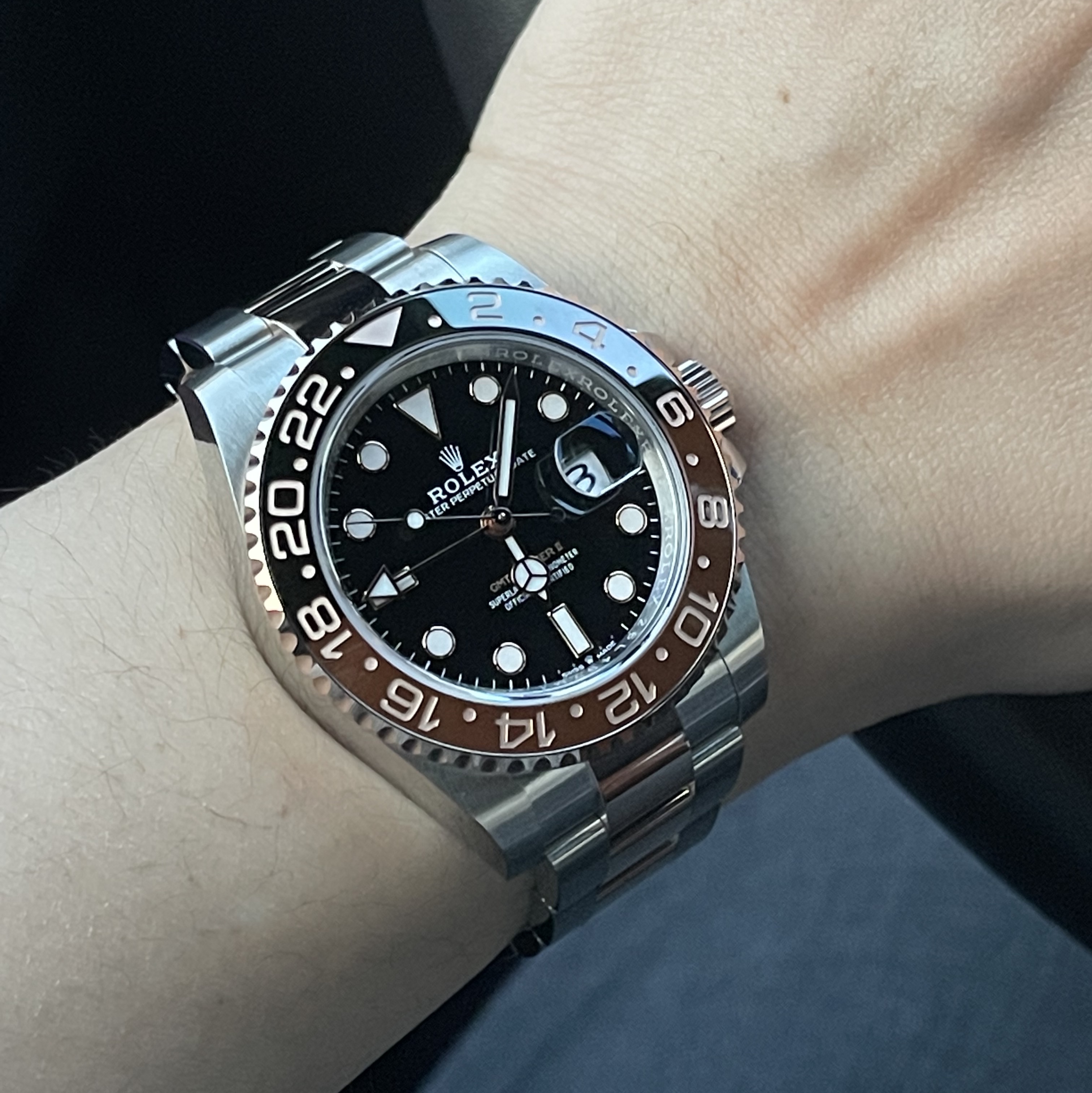 Rolex GMT-Master II 40mm 126711CHNR Black Oyster 착용 스타일