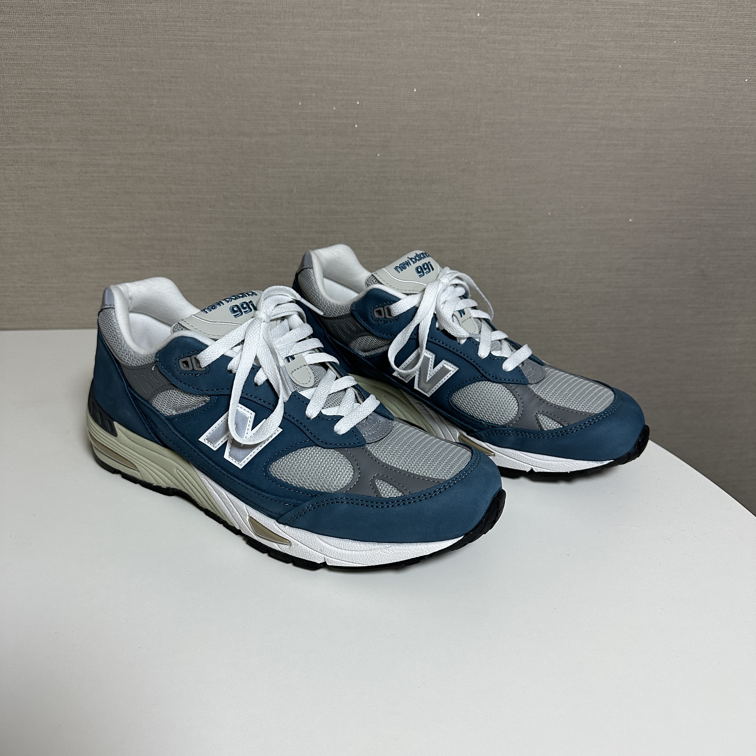 New Balance 991 Made in UK Blue Grey 착용 스타일 - 1