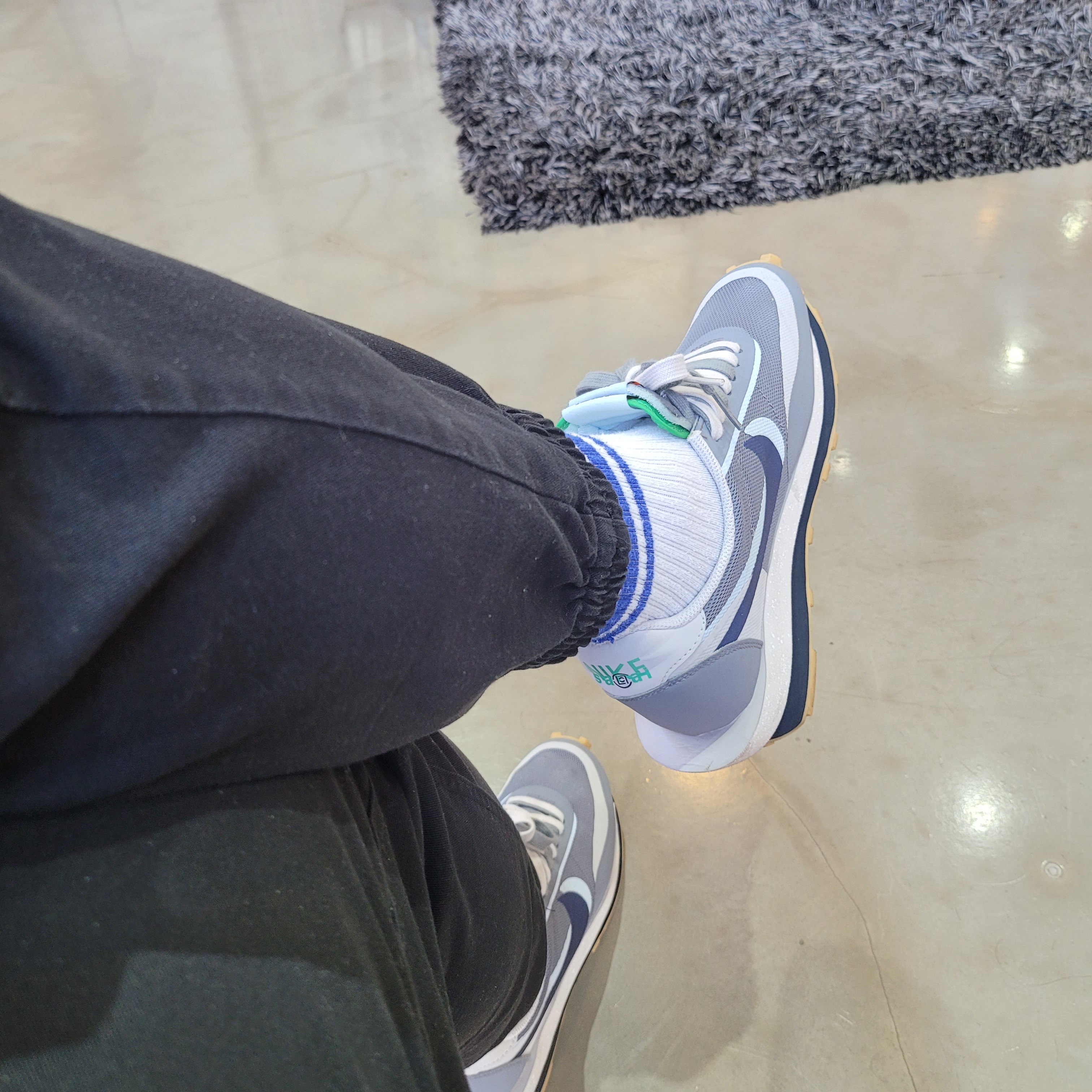 Nike x Sacai x Clot LDWaffle Cool Grey 착용 스타일 - 2