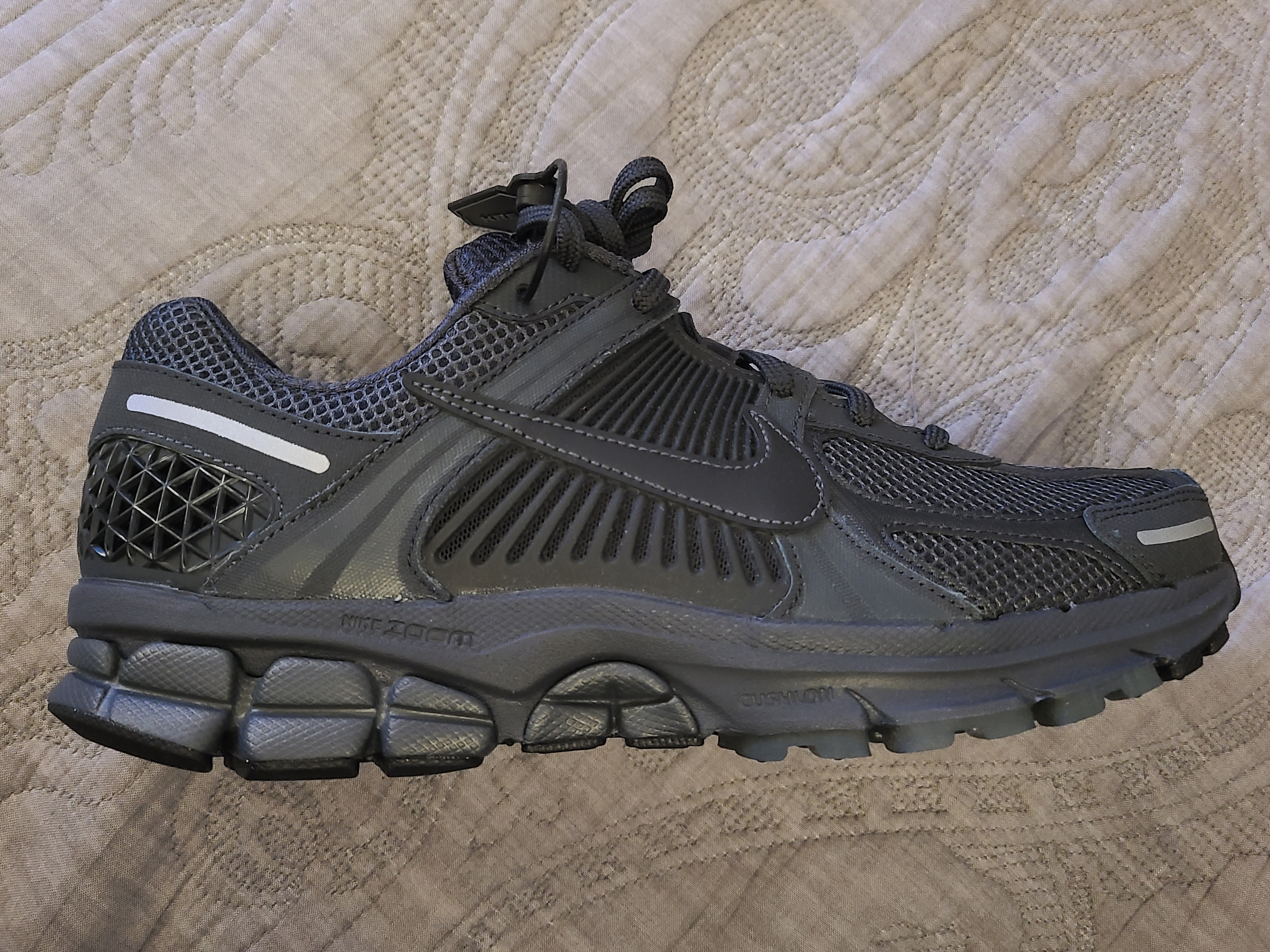 Nike Zoom Vomero 5 SP Anthracite 2023 착용 스타일 - 1