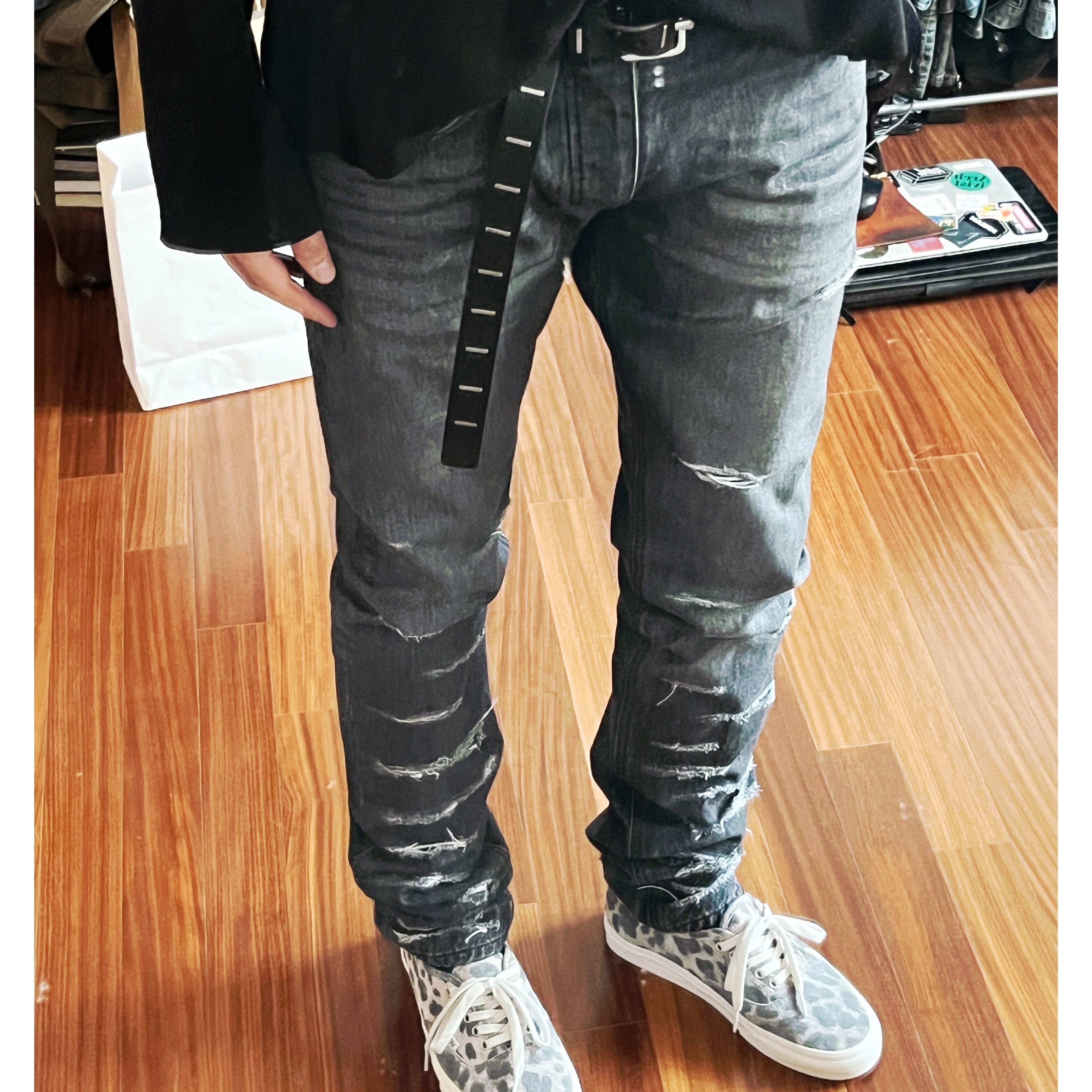 Undermycar Ecdysis Destroyed Wax Coating Jeans with Konic Section Obsidian - 22FW, Vans Vault x CDG OG Authentic LX White Black 착용 스타일 - 1