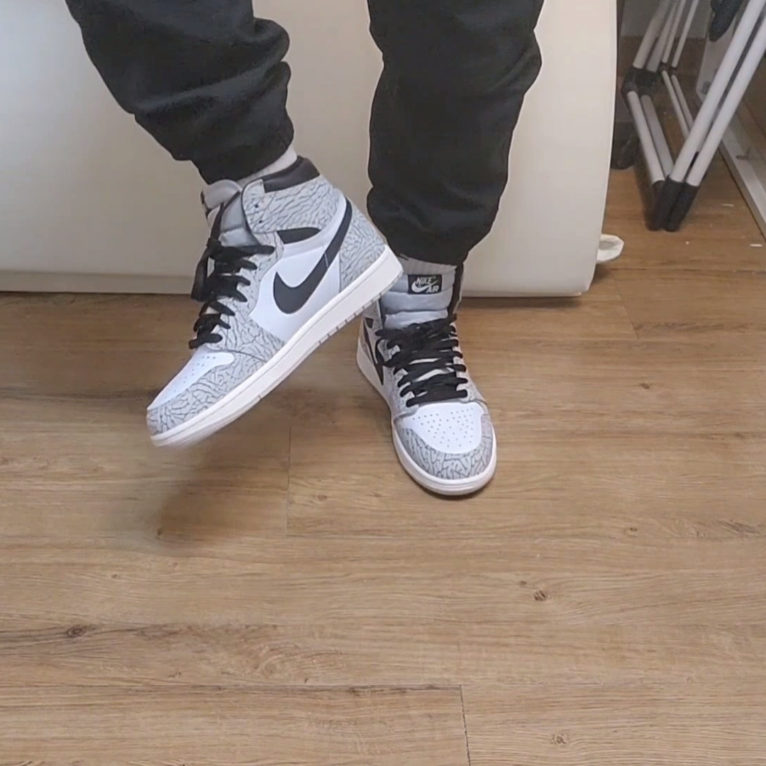 Jordan 1 Retro High OG White Cement 착용 스타일 - 2