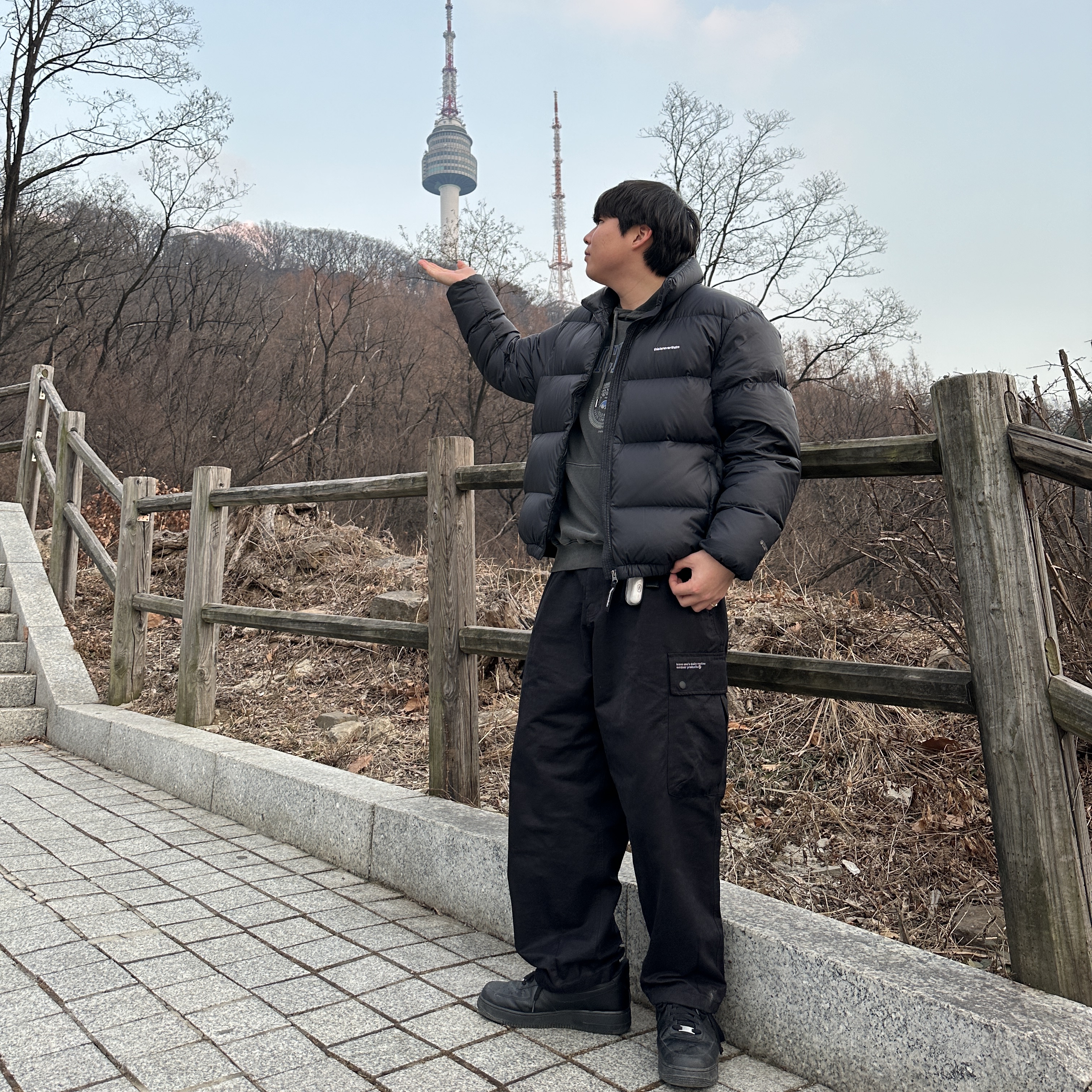 Nike Air Force 1 '07 Low Triple Black, Apple AirPods Pro 2nd Gen (Korean Ver.) 착용 스타일 - 1