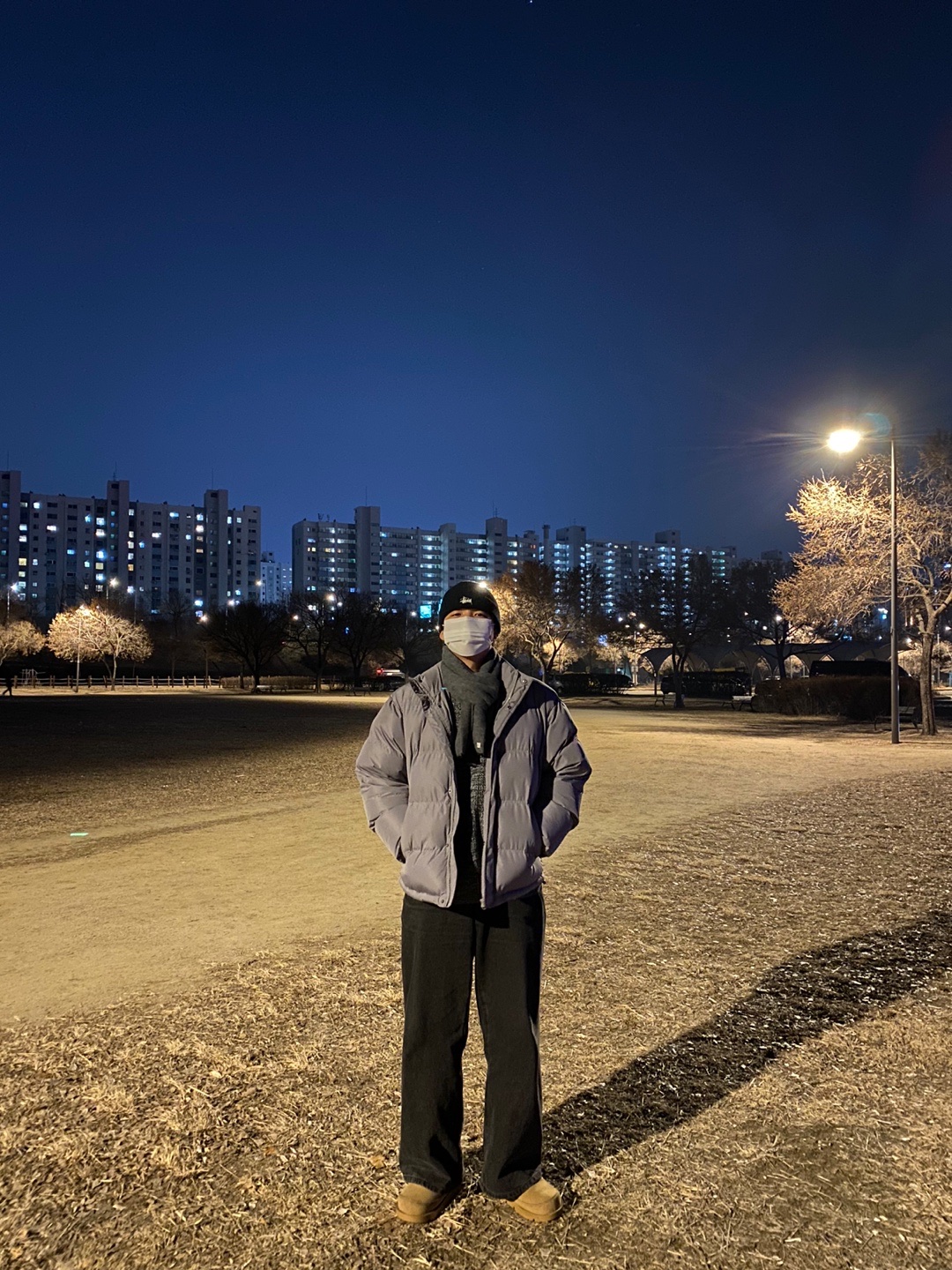 Stussy Basic Cuff Beanie Black 착용 스타일 - 1