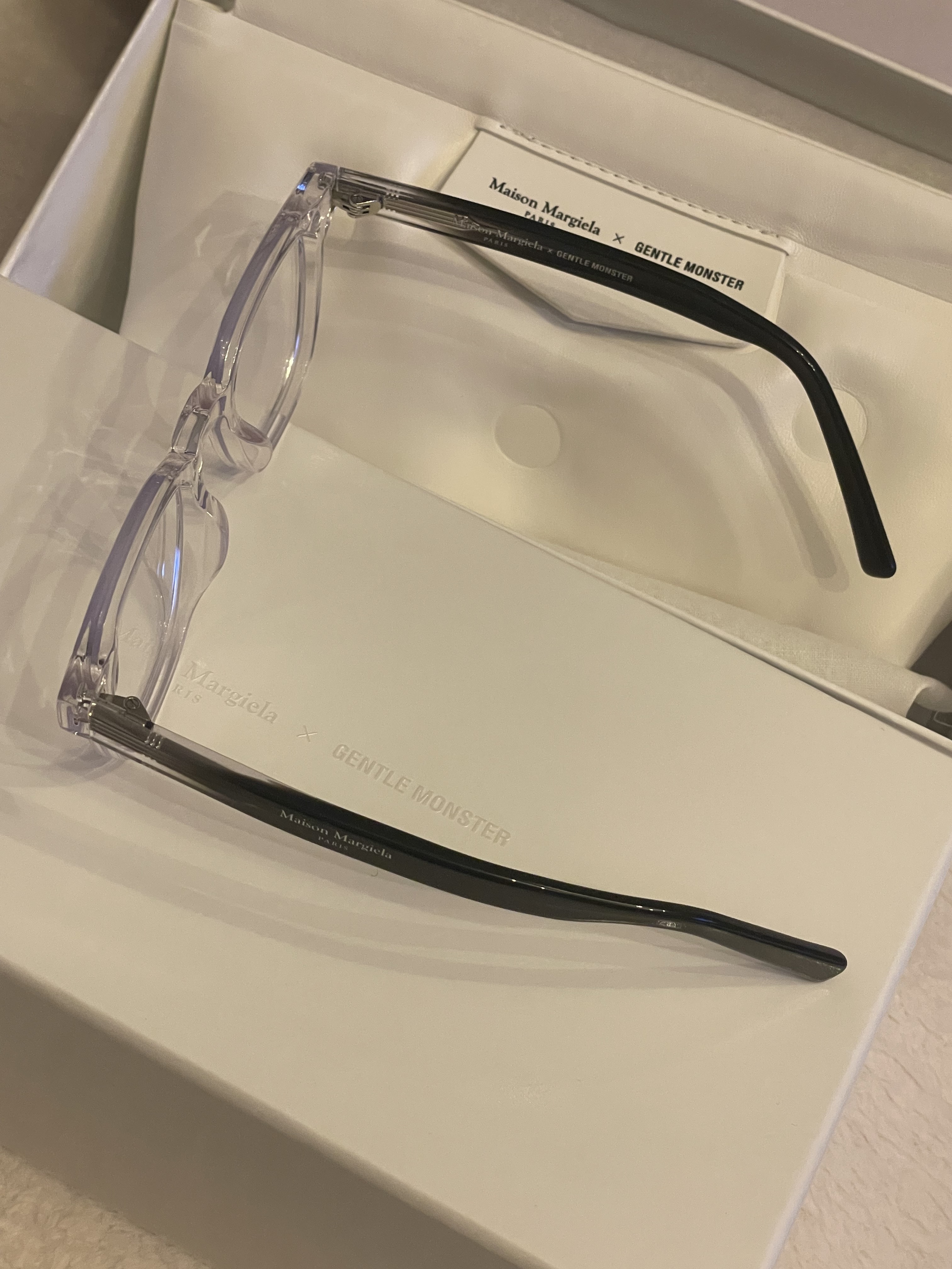 Gentle Monster x Maison Margiela MM010 Clear Black Gradient 착용 스타일