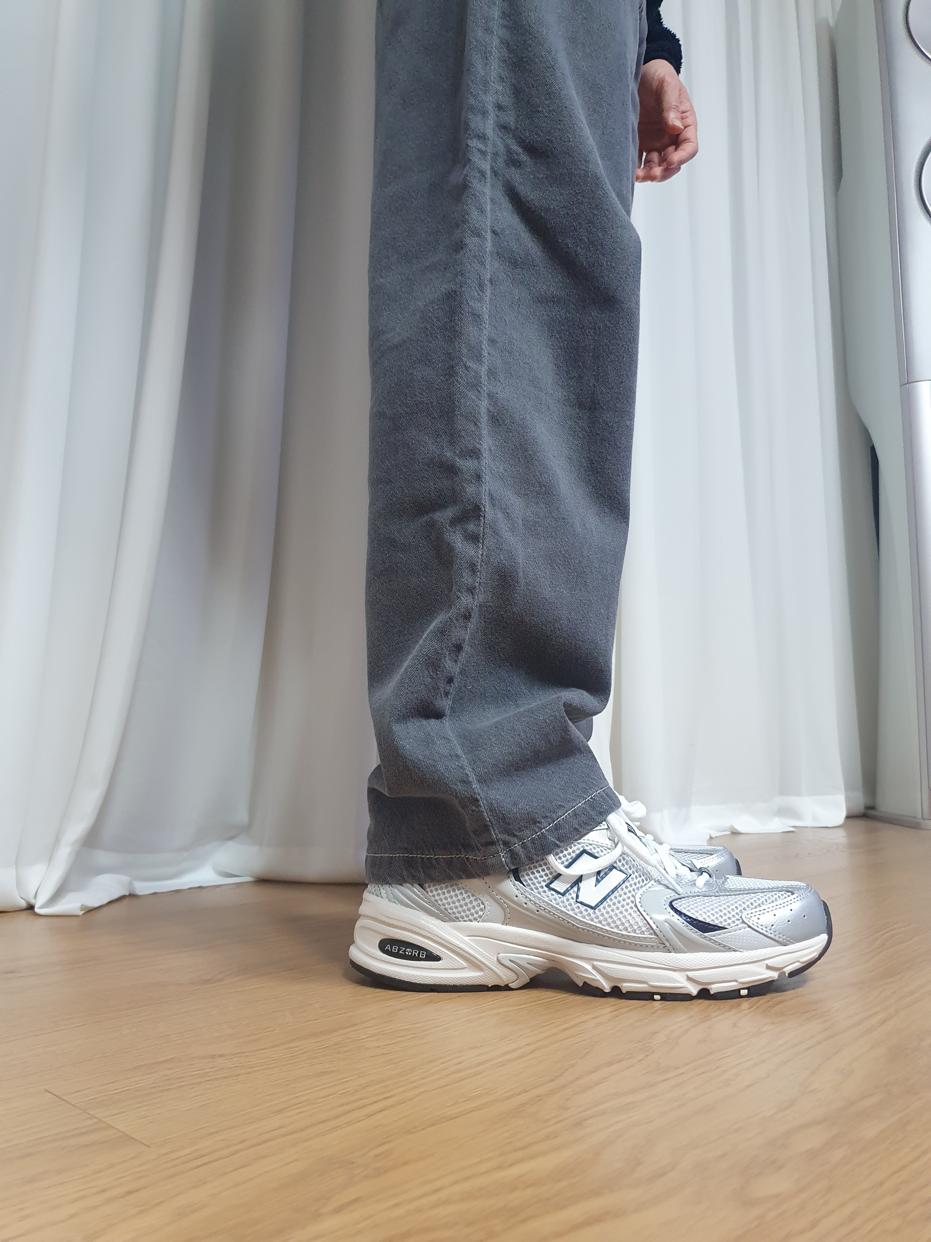 New Balance 530 Steel Grey 착용 스타일