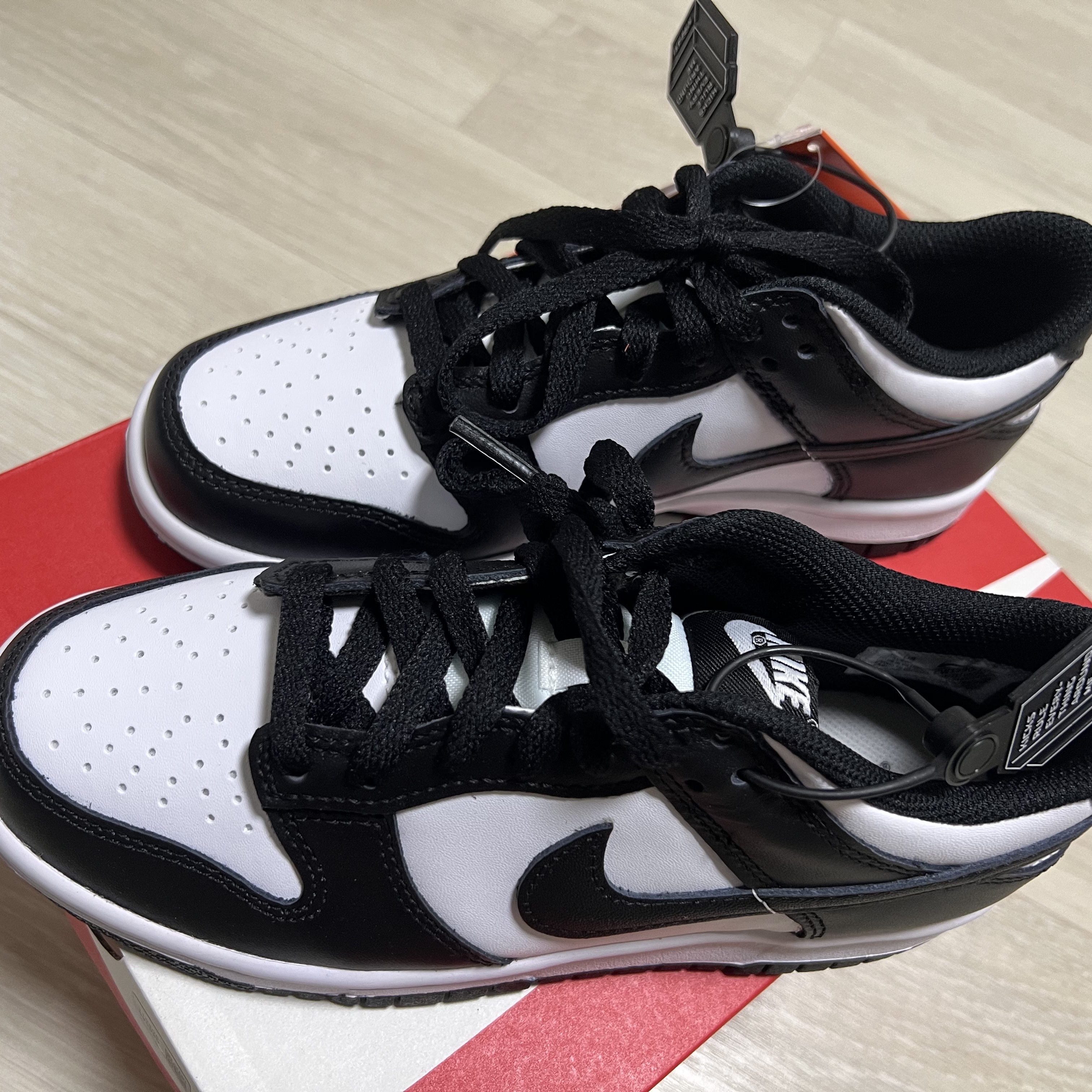 (GS) Nike Dunk Low Black 착용 스타일