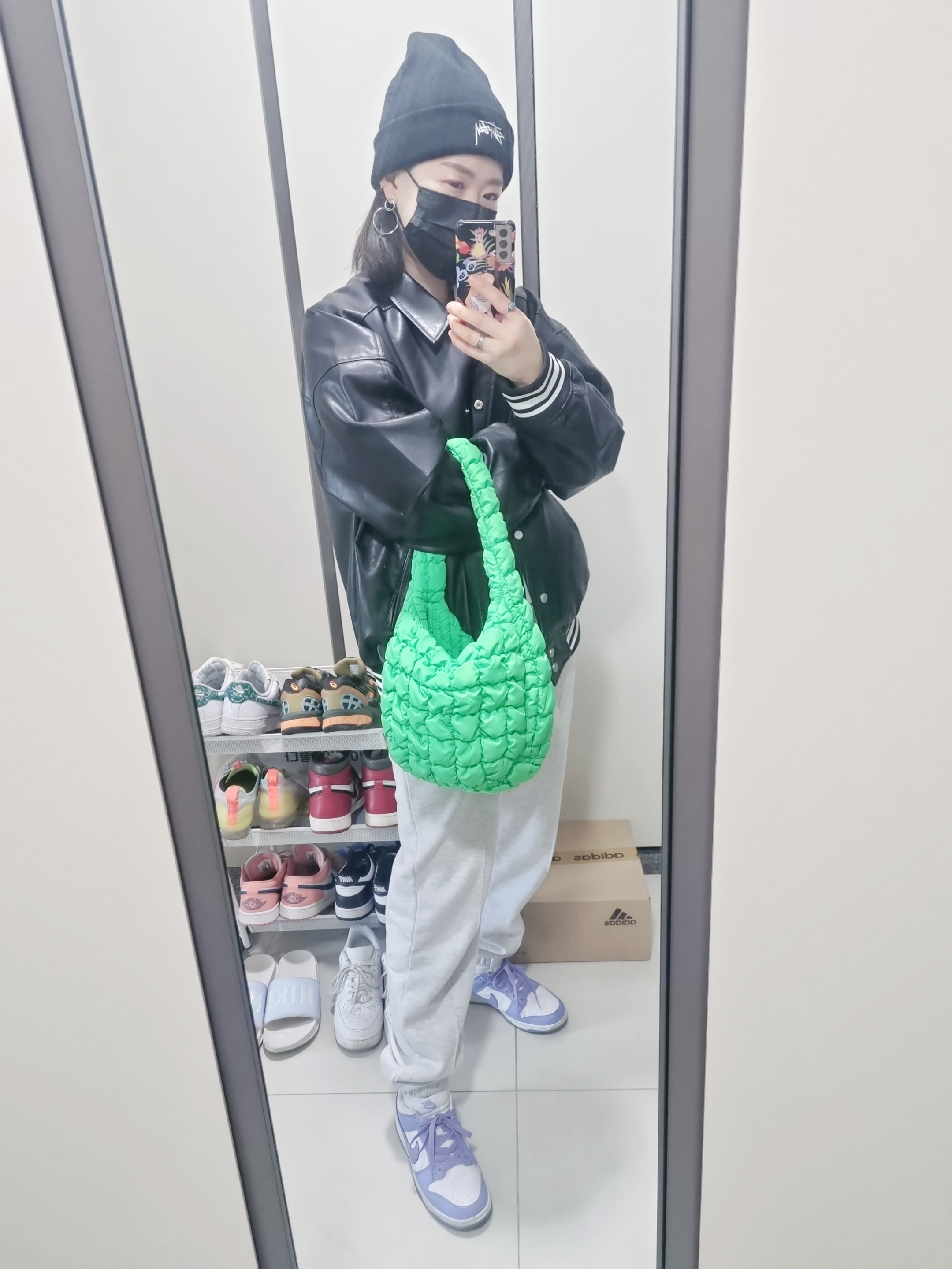 COS Quilted Mini Bag Bright Green, Jordan 1 Retro High OG Chicago 2022 착용 스타일 - 4