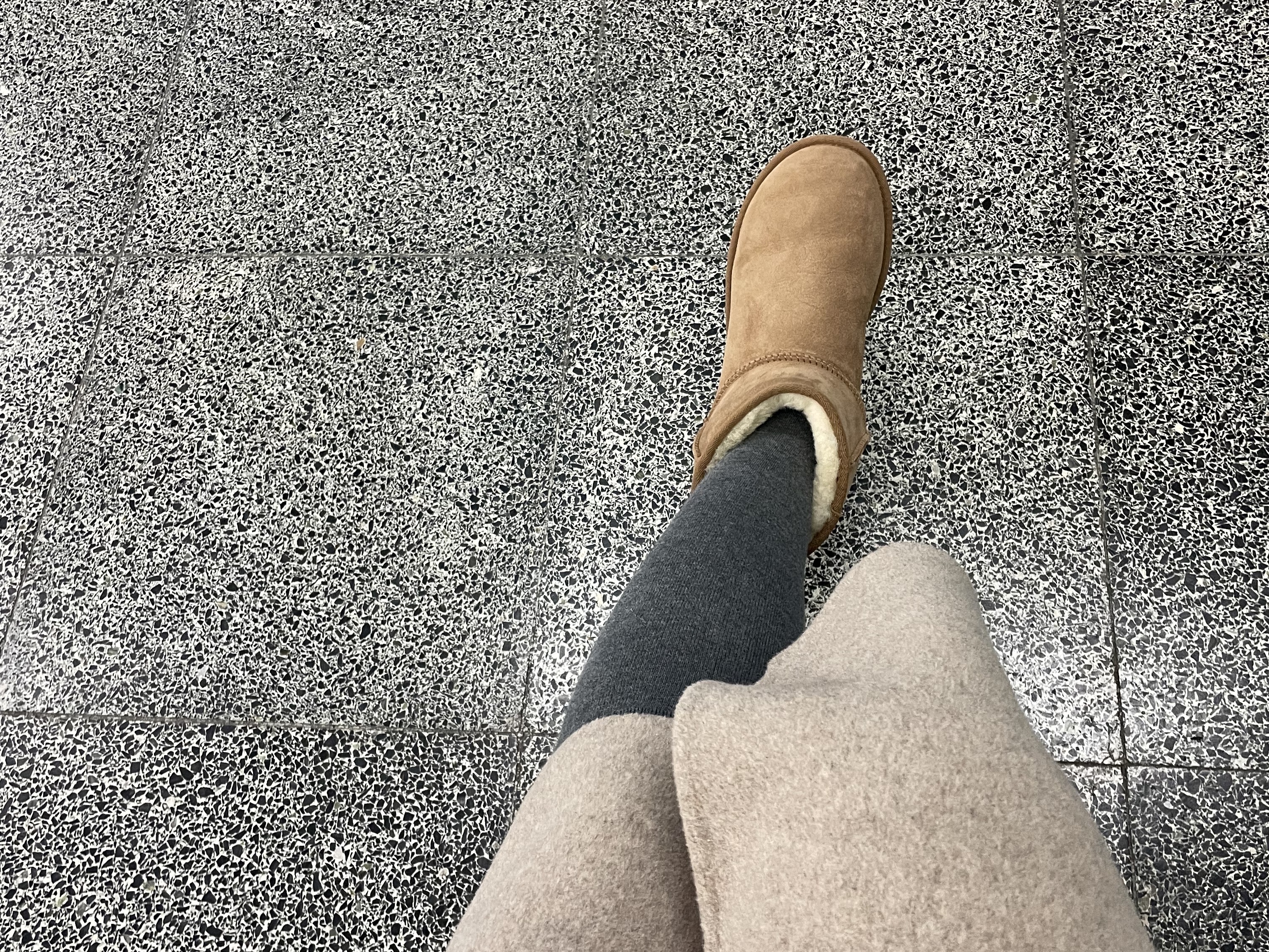 (W) UGG Classic Mini II Boots Chestnut 착용 스타일 - 2