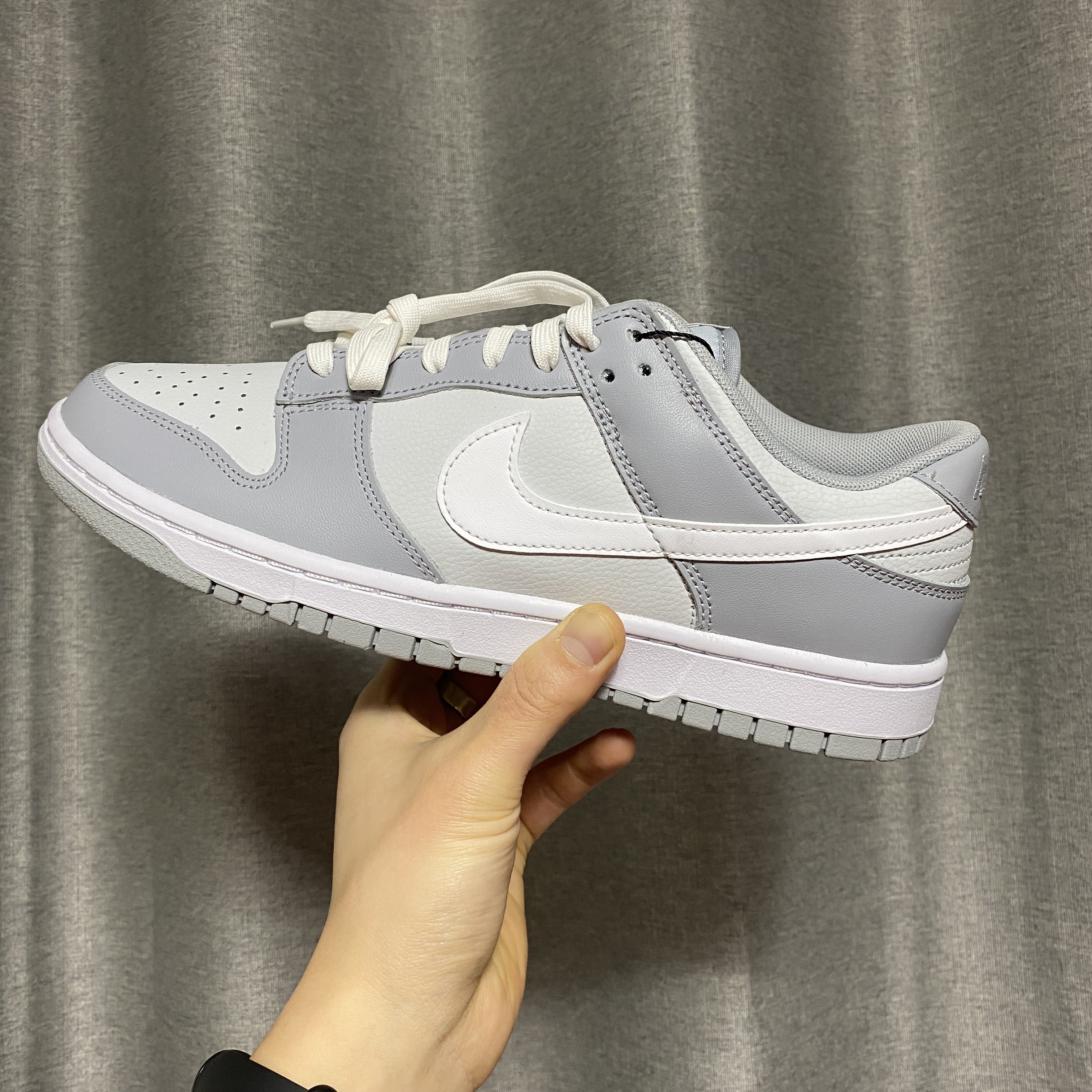 Nike Dunk Low Retro Wolf Grey 착용 스타일 - 1