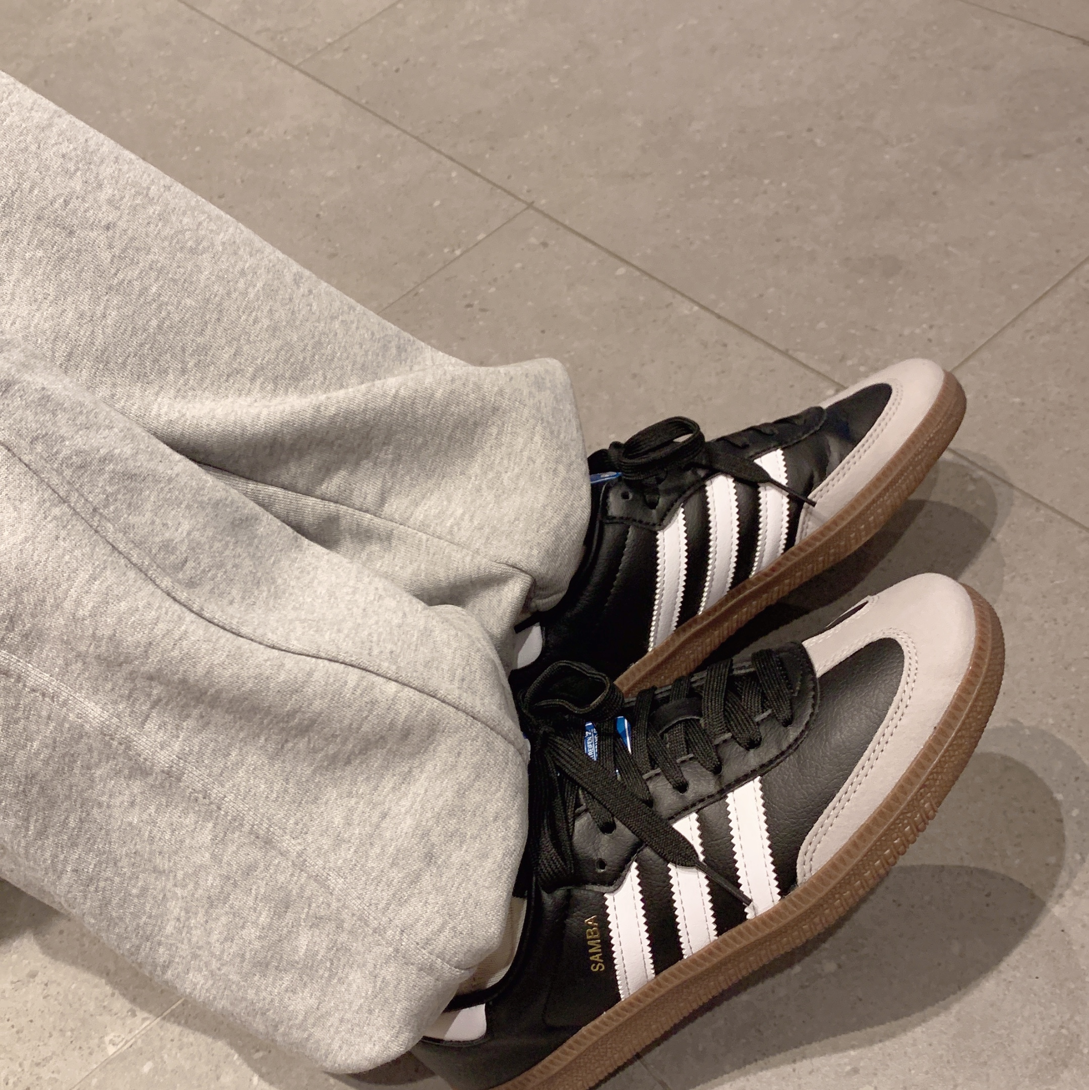 Adidas Samba Vegan Black White 착용 스타일 - 2