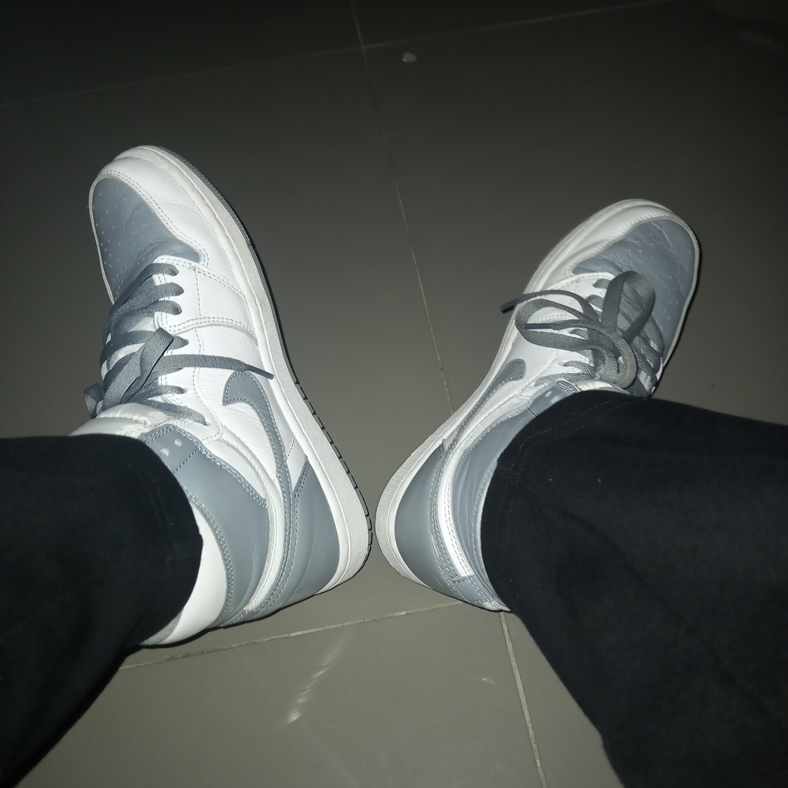 Jordan 1 Retro High OG Stealth 착용 스타일