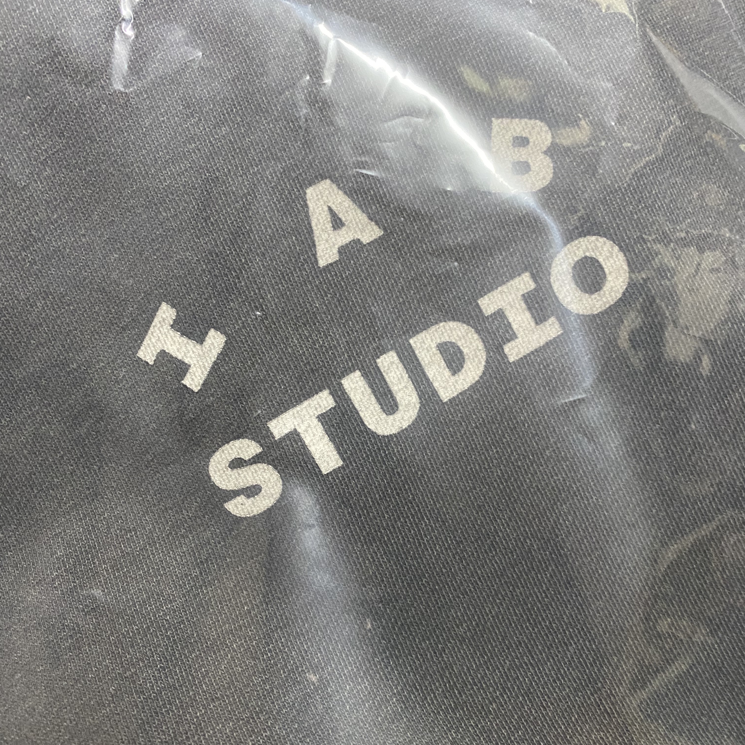 IAB Studio Pigment Sack Black 착용 스타일