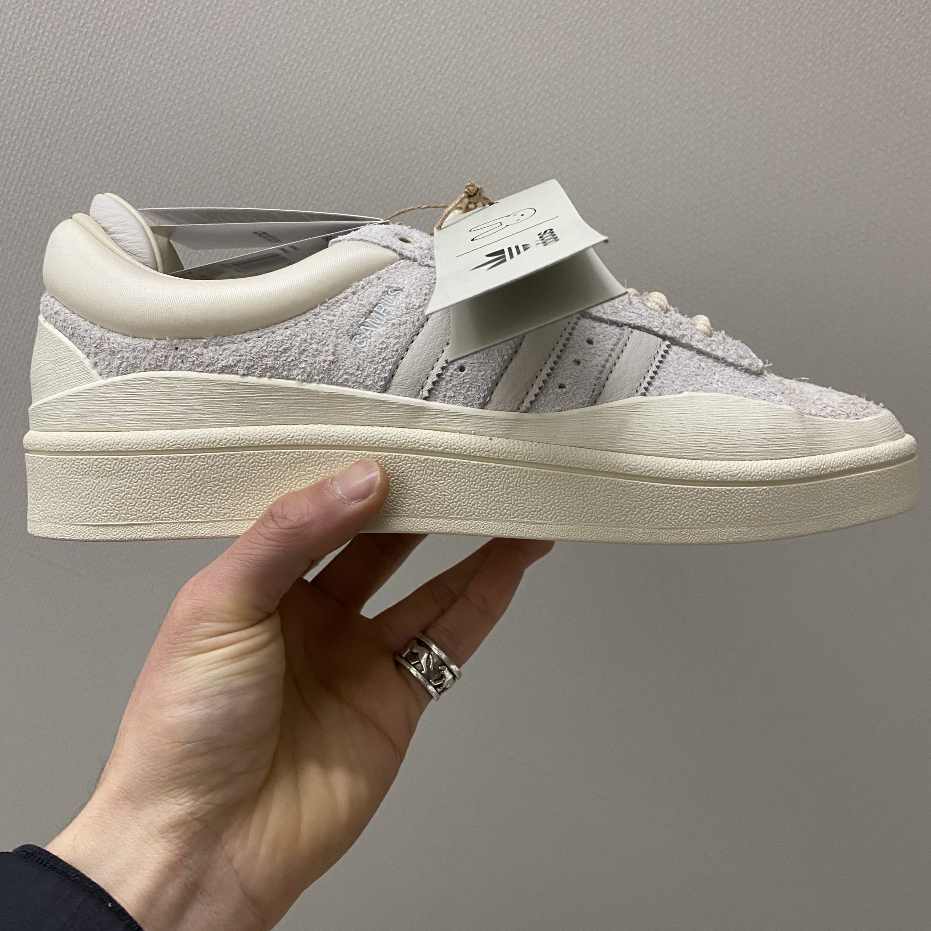 Adidas x Bad Bunny Campus Light Cloud White 착용 스타일