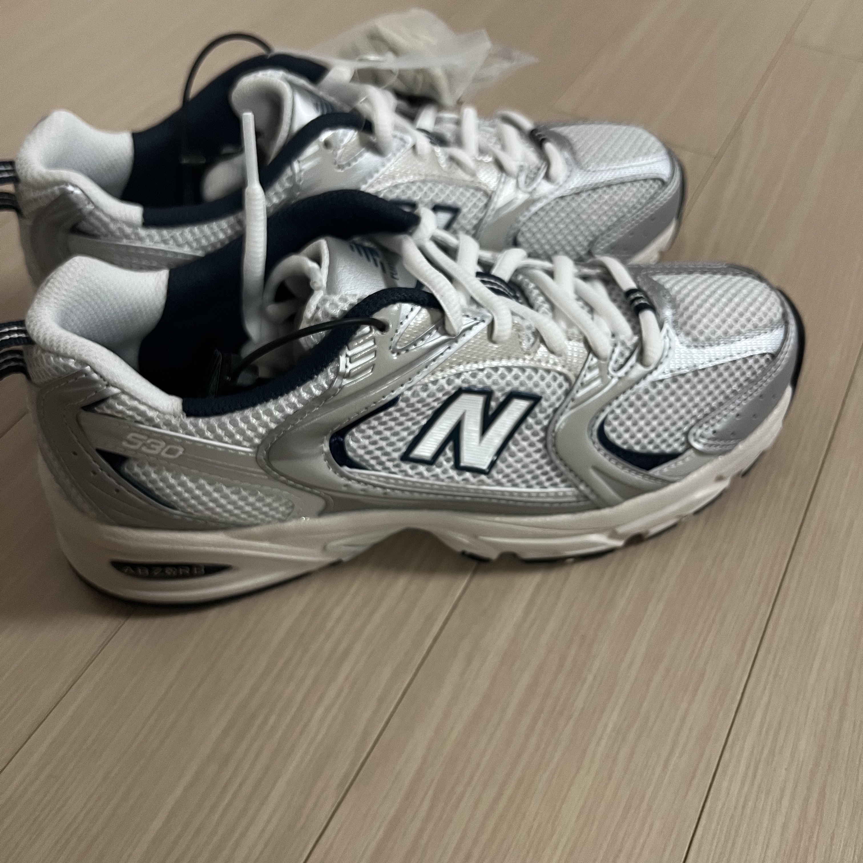 New Balance 530 Steel Grey 착용 스타일 - 1