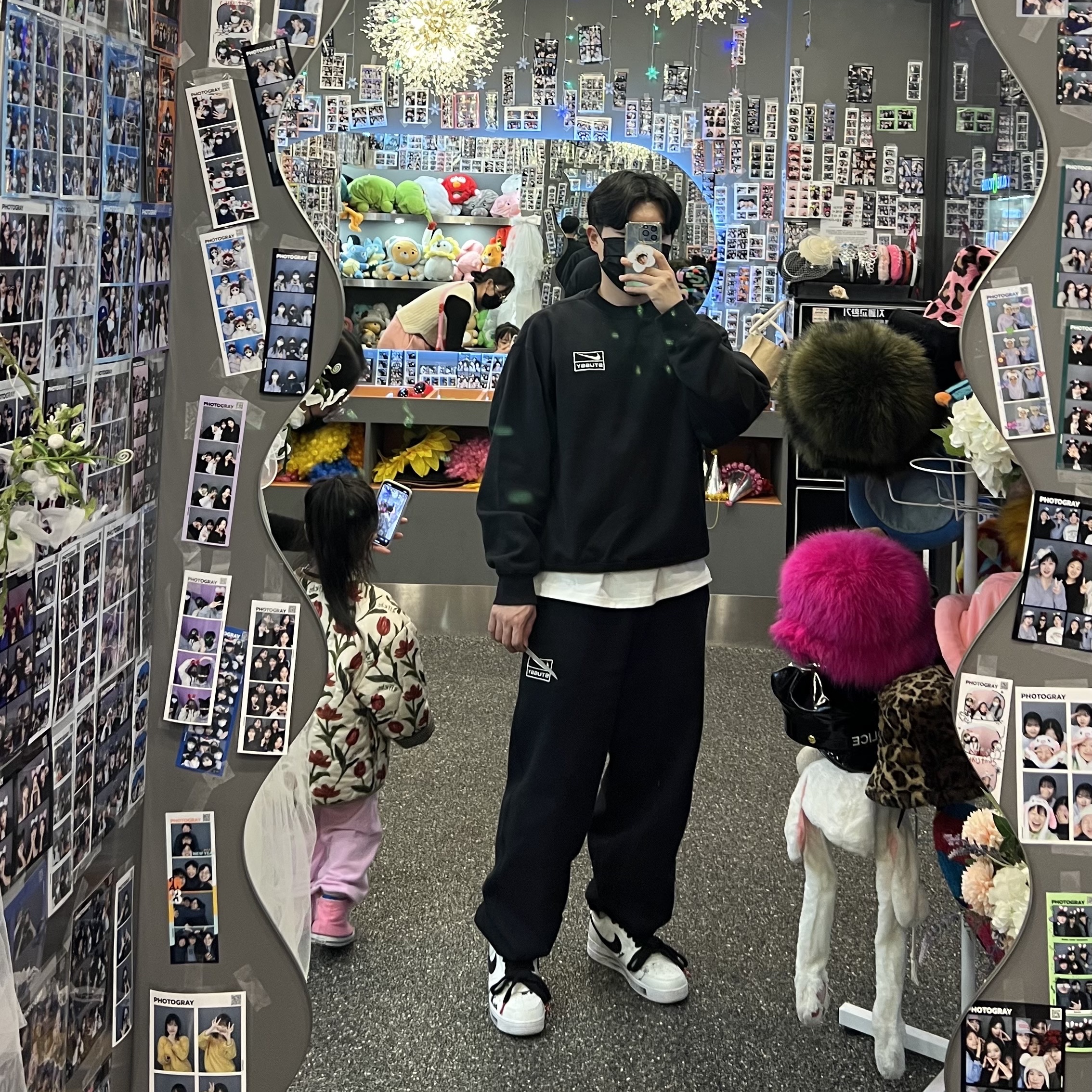 Nike x Stussy NRG Washed Fleece Pants Black (DO5296-010), Nike x Stussy NRG Washed Fleece Crewneck Black (DO5310-010) 착용 스타일