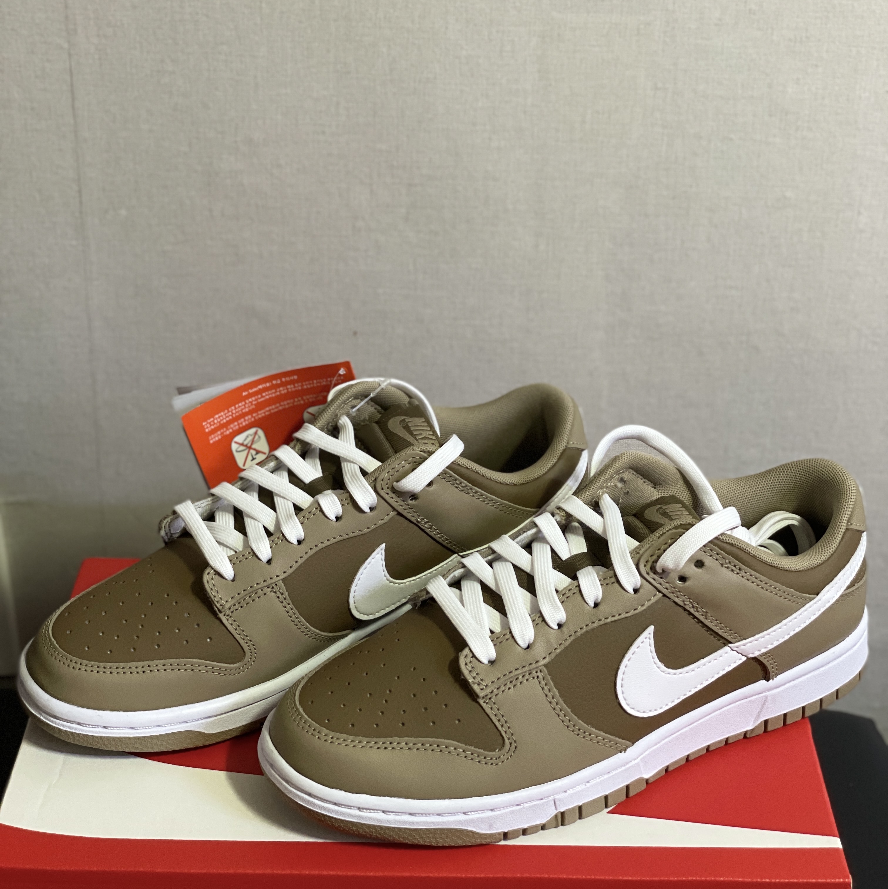 Nike Dunk Low Retro Khaki Hazel Rush 착용 스타일 - 1
