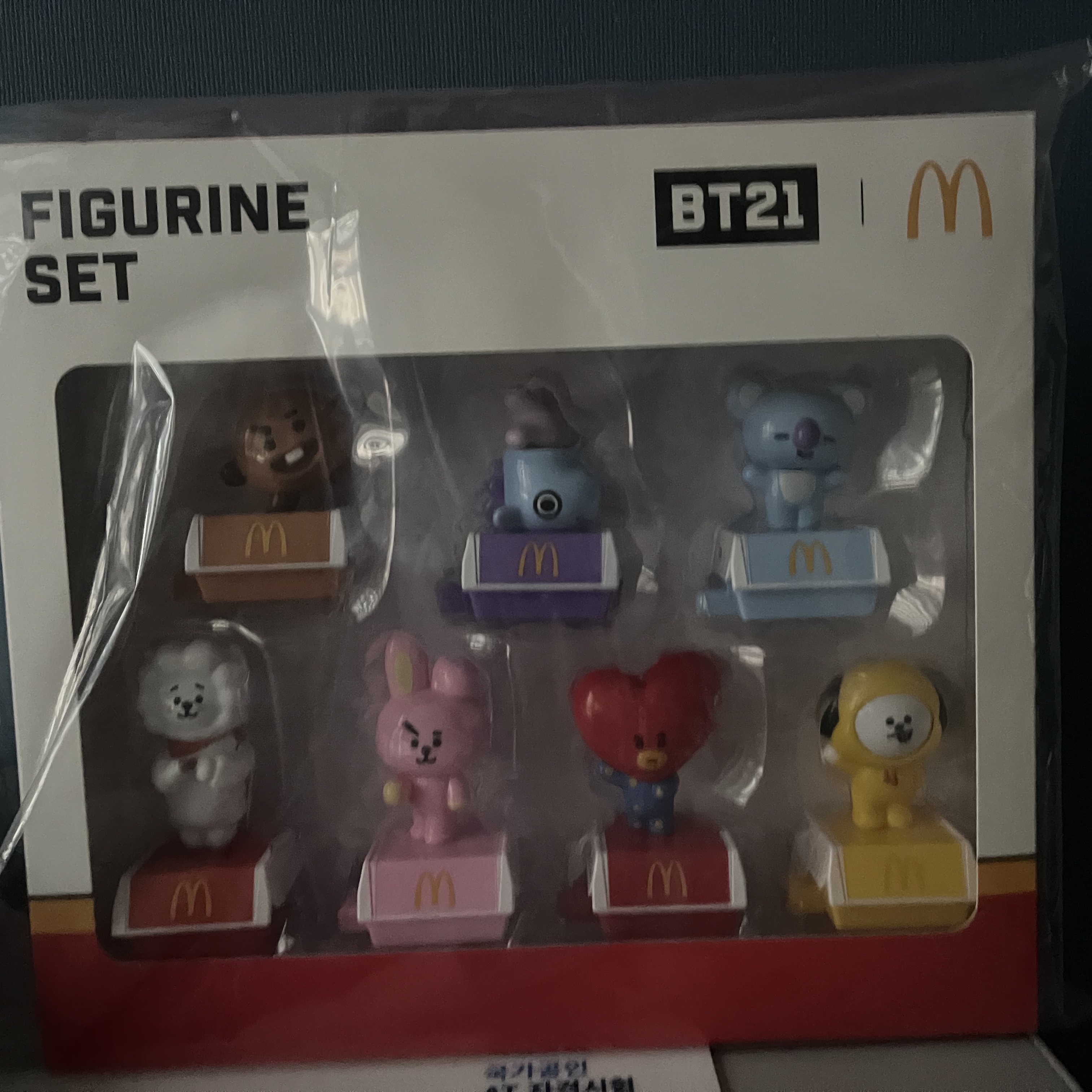 McDonald's x BT21 Figurine Set Collectors Kit 착용 스타일