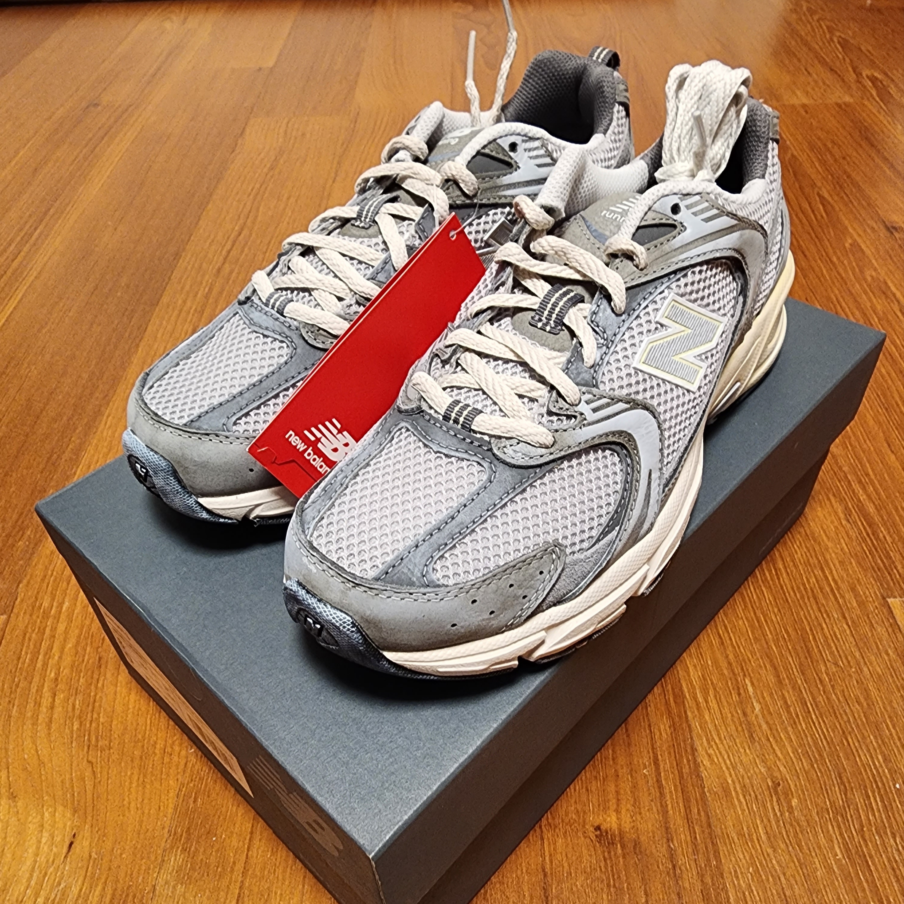 New Balance 530 Premium Vintage Grey Matter 착용 스타일 - 3