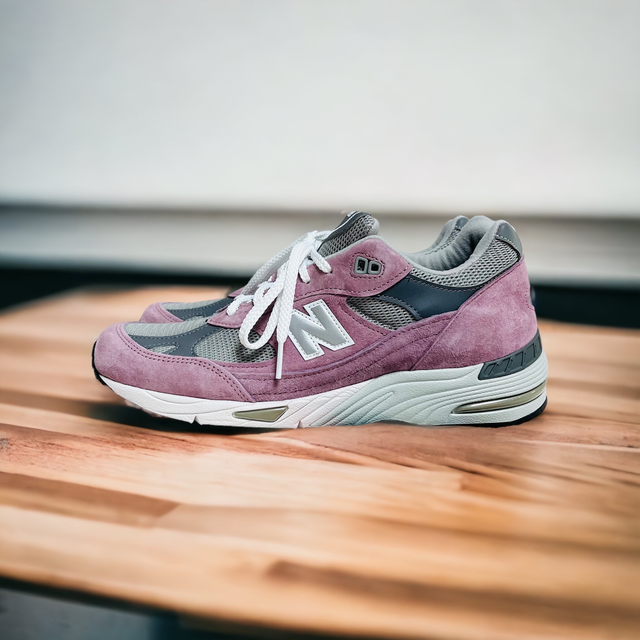 New Balance 991 Made in UK Pink Grey 착용 스타일