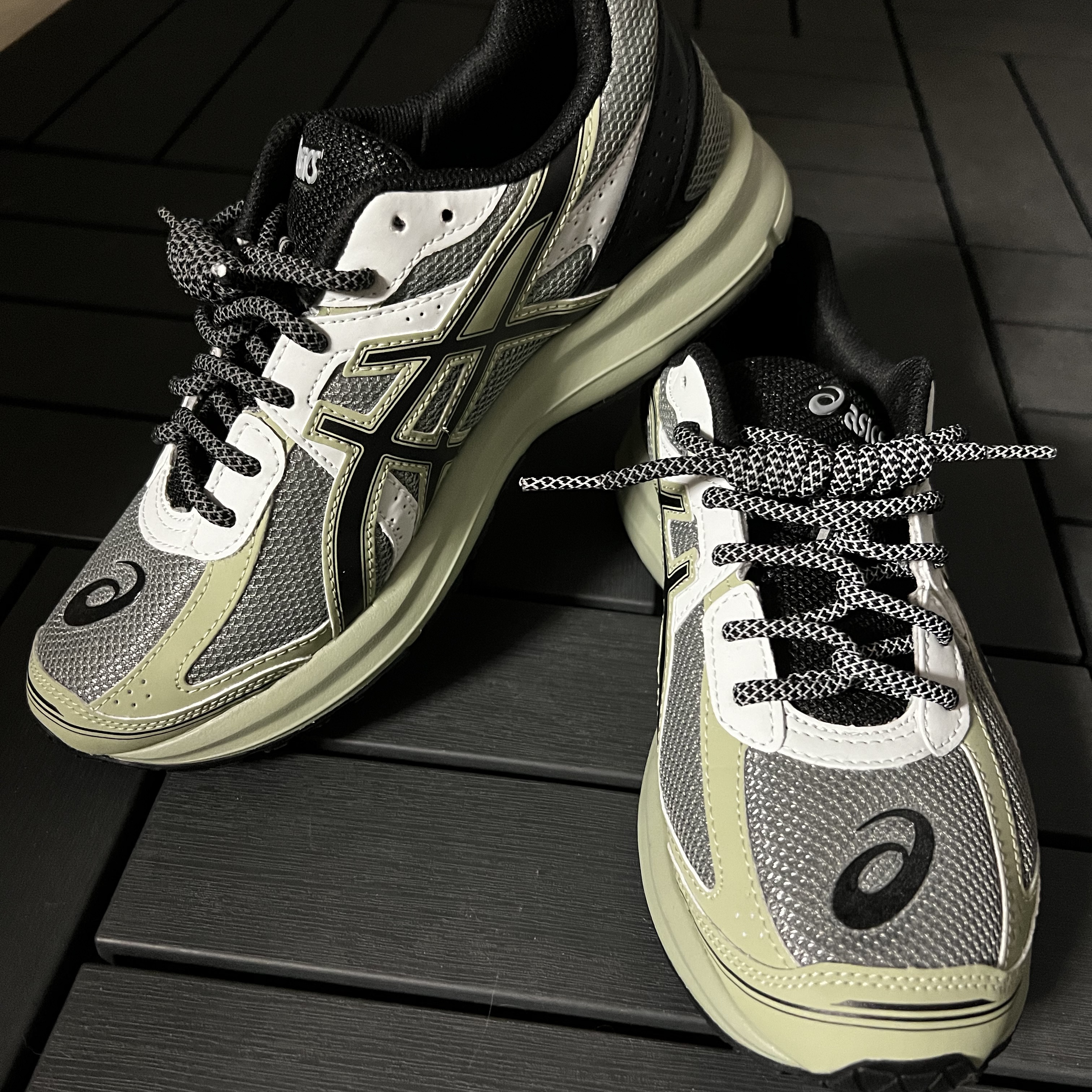 Asics Jog 100 S Sheet Rock - 2E Wide 착용 스타일 - 1