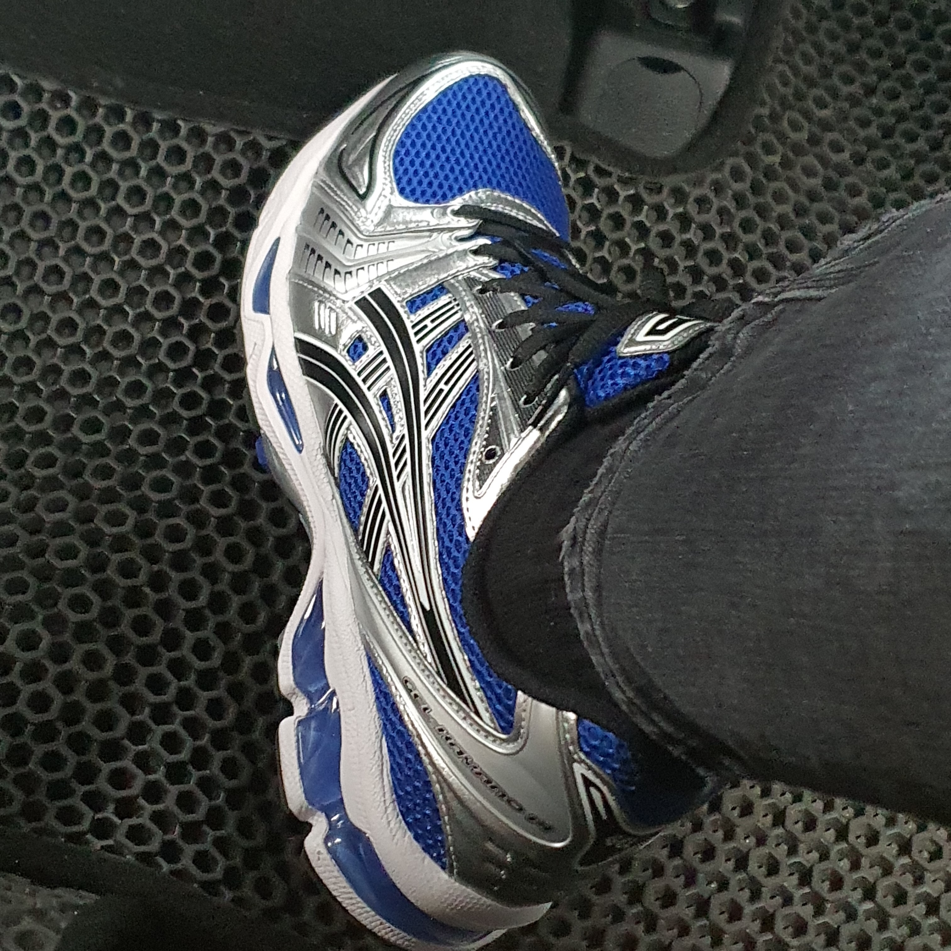 Asics Gel-Kayano 14 Monaco Blue Black 착용 스타일