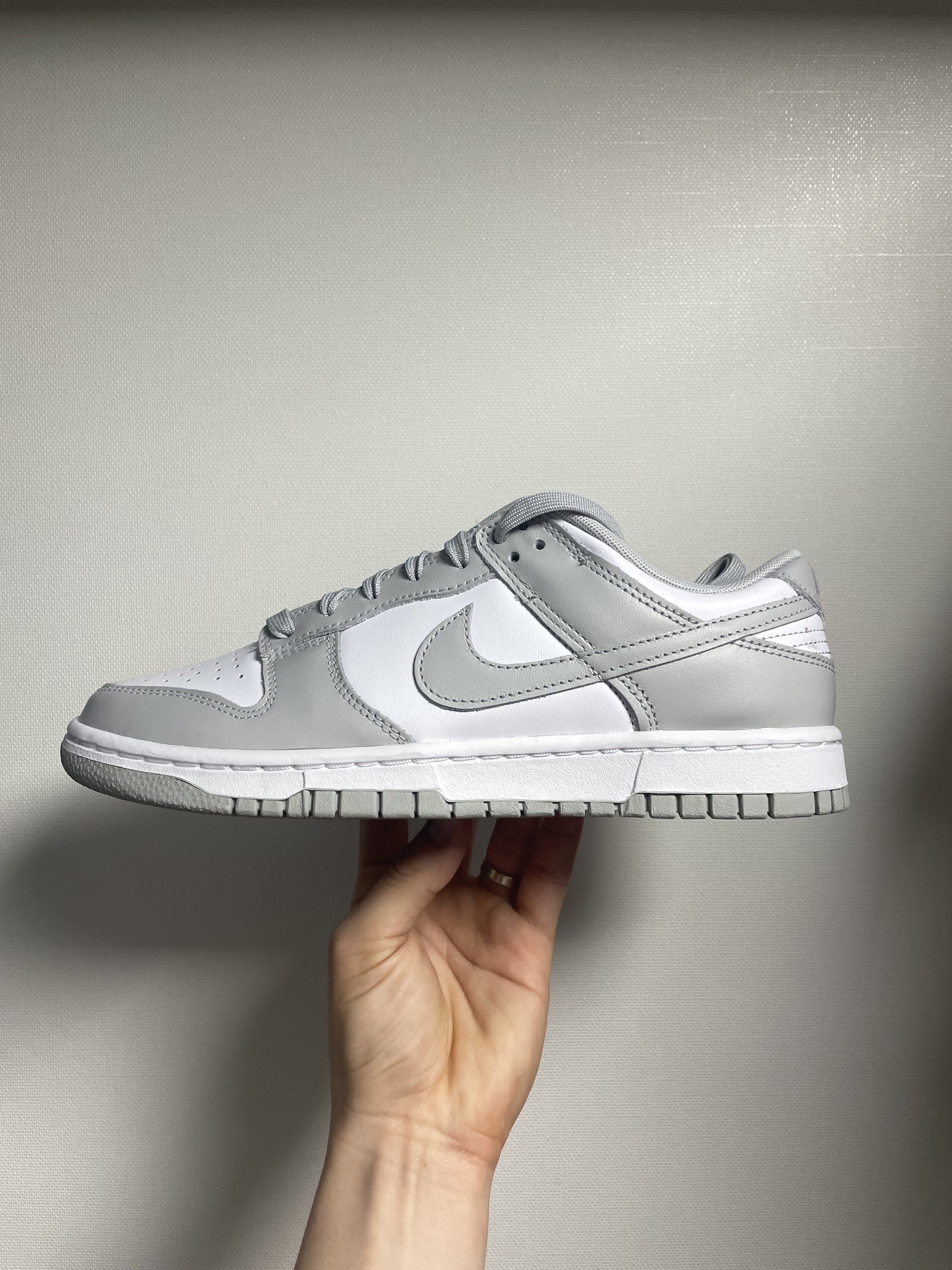 Nike Dunk Low Retro Grey Fog 착용 스타일 - 1
