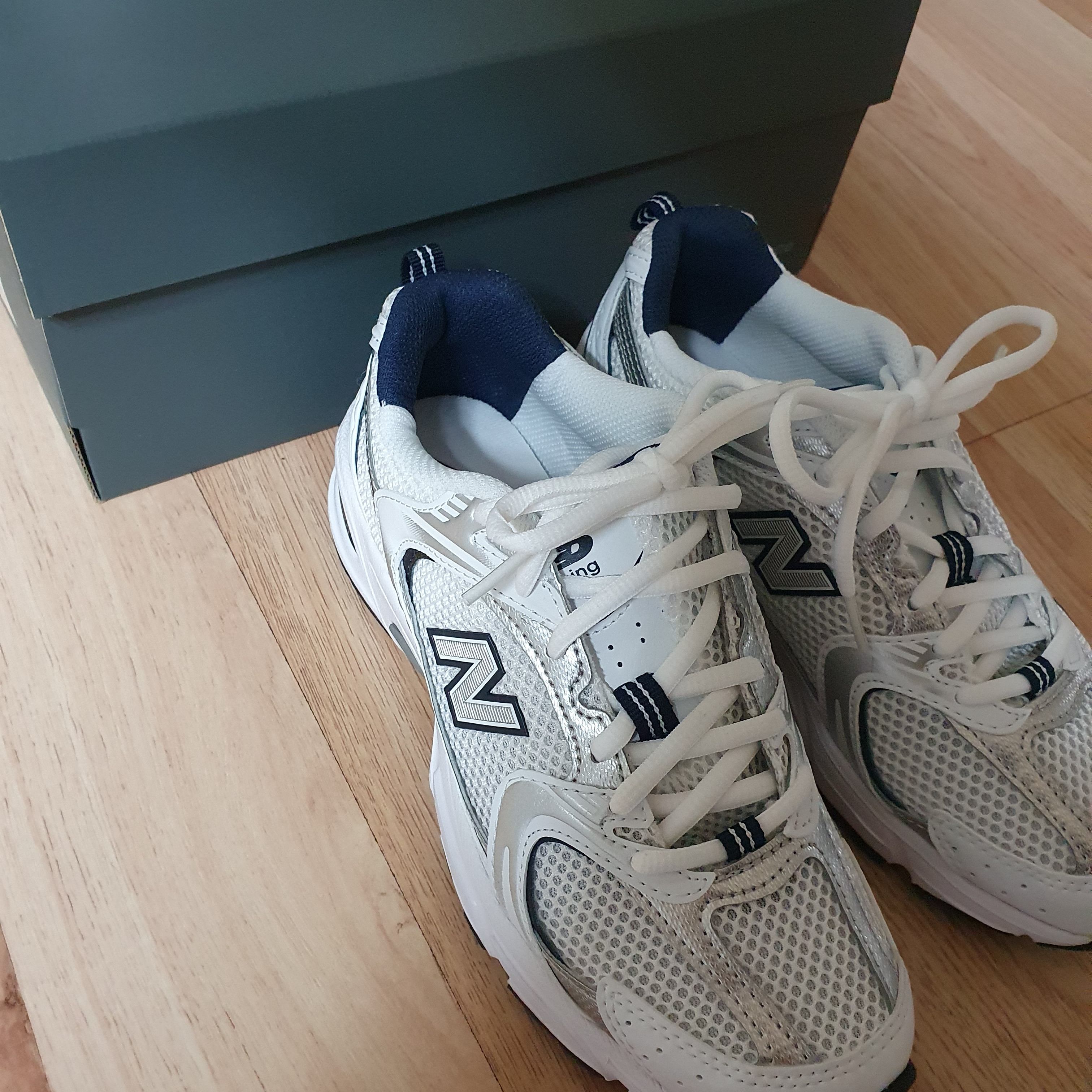 New Balance 530 White 착용 스타일
