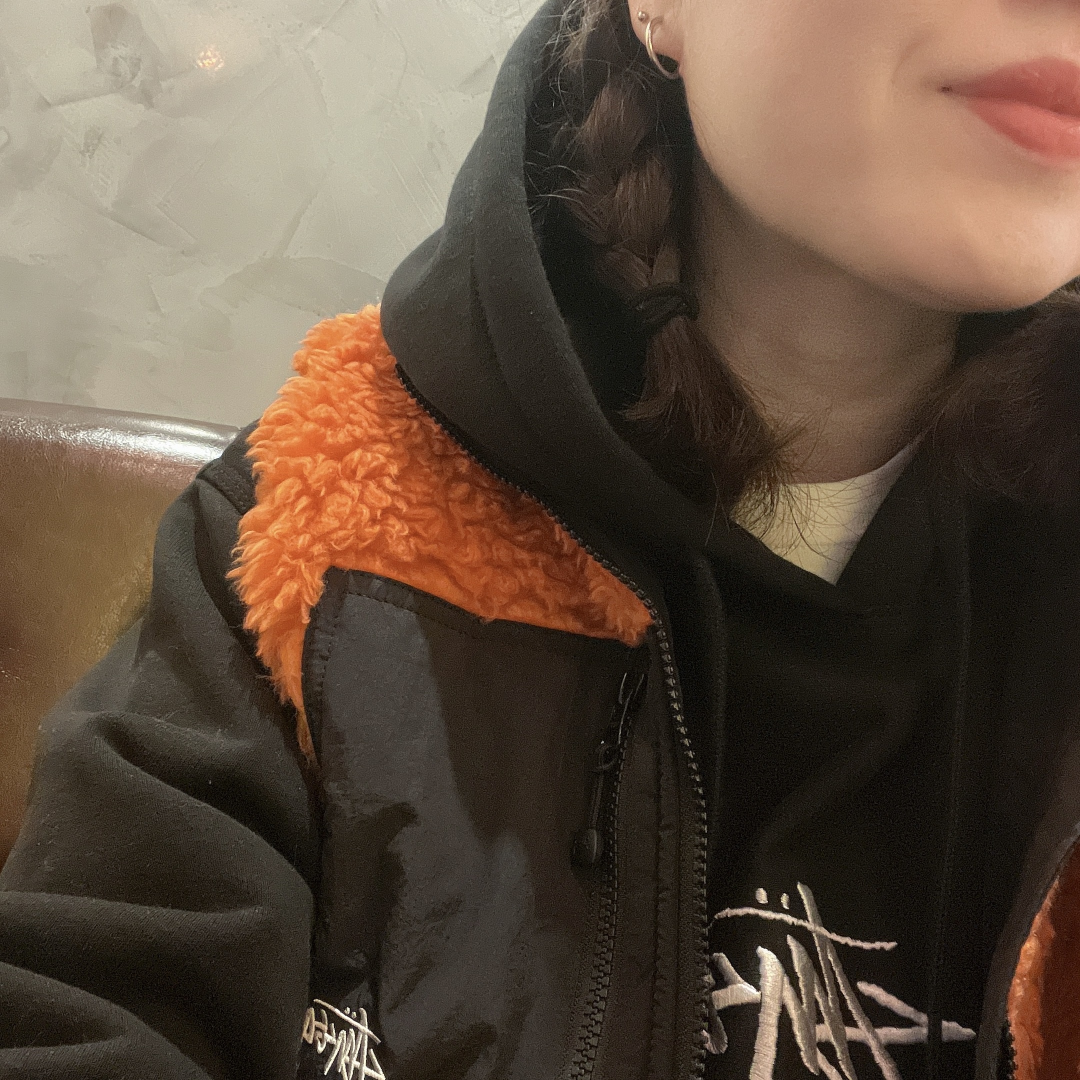 Stussy Sherpa Vest Orange, Stussy Stock Logo Applique Hoodie Black 착용 스타일 - 1