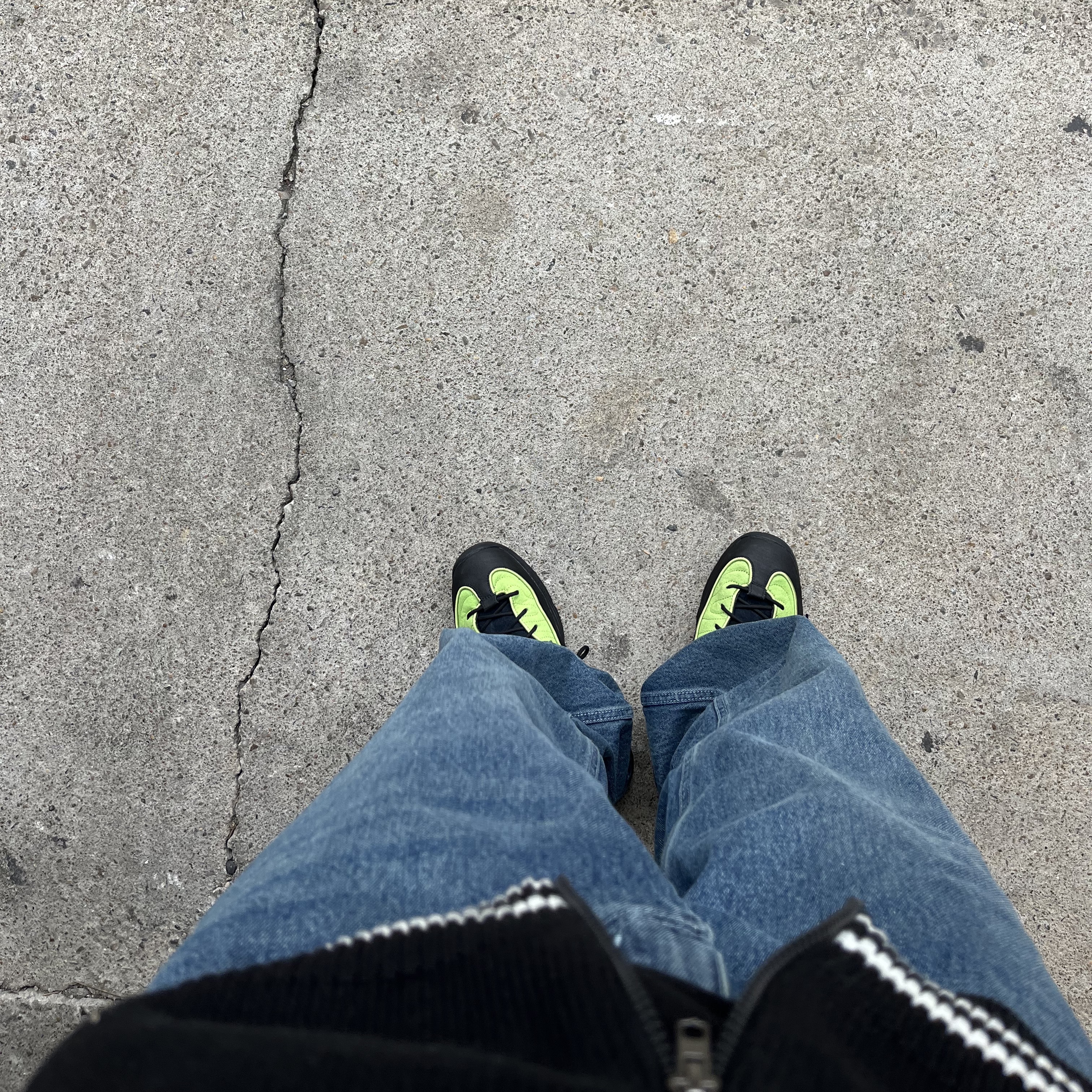Nike x Stussy Air Penny II Vivid Green and Black 착용 스타일 - 2