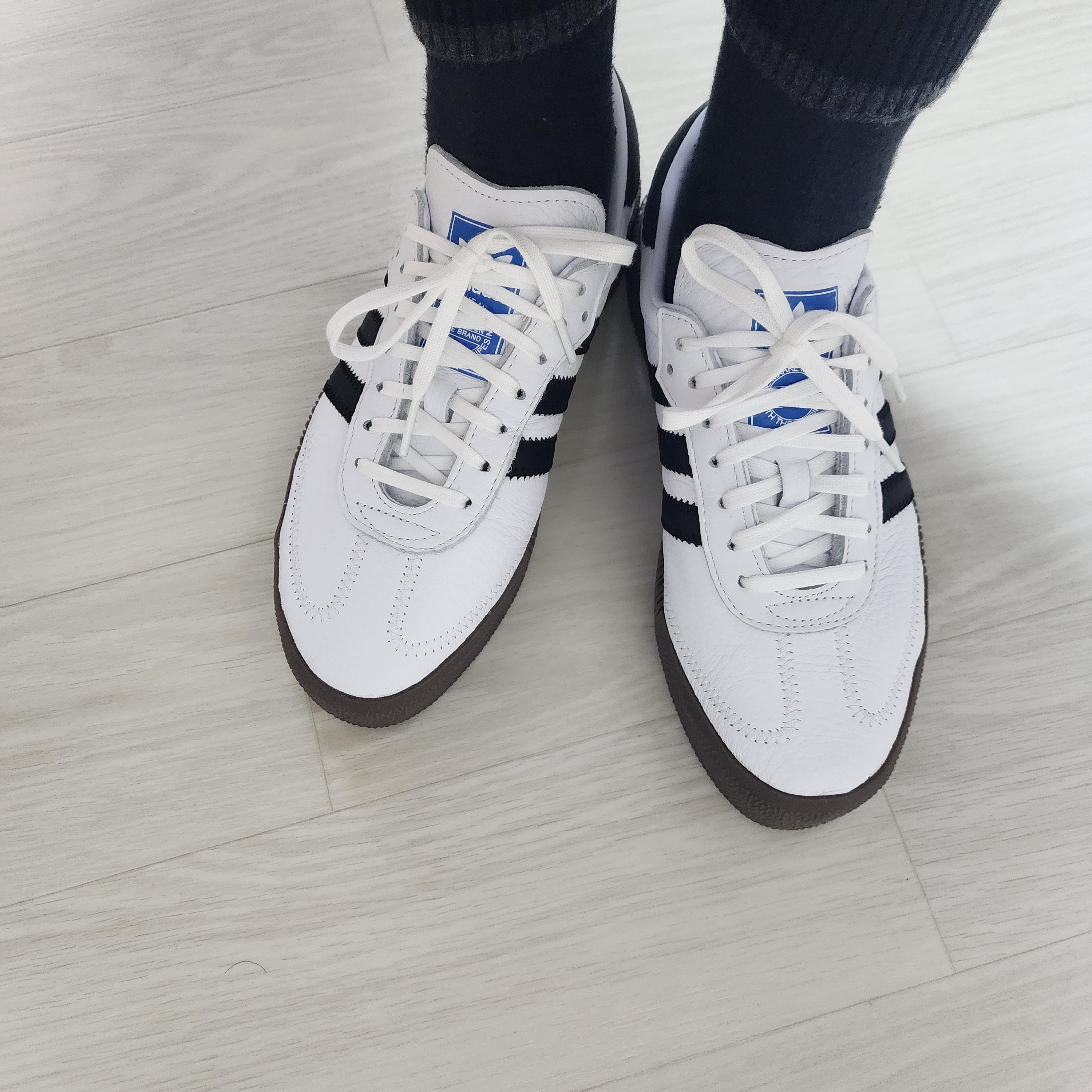 (W) Adidas Sambarose White Black Gum 착용 스타일 - 1