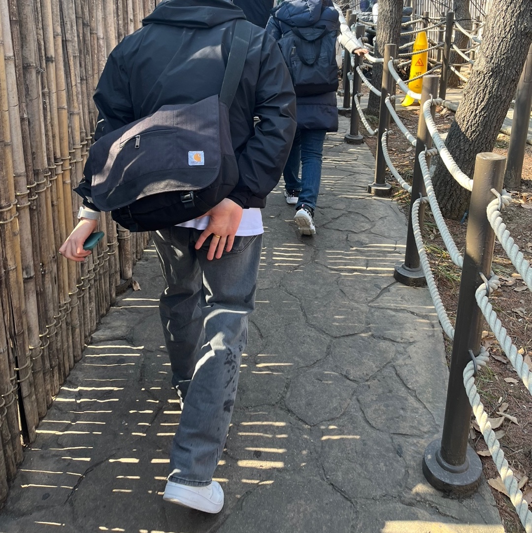 Arc'teryx Beta Jacket Black, Nike Air Force 1 '07 Low White 착용 스타일 - 1