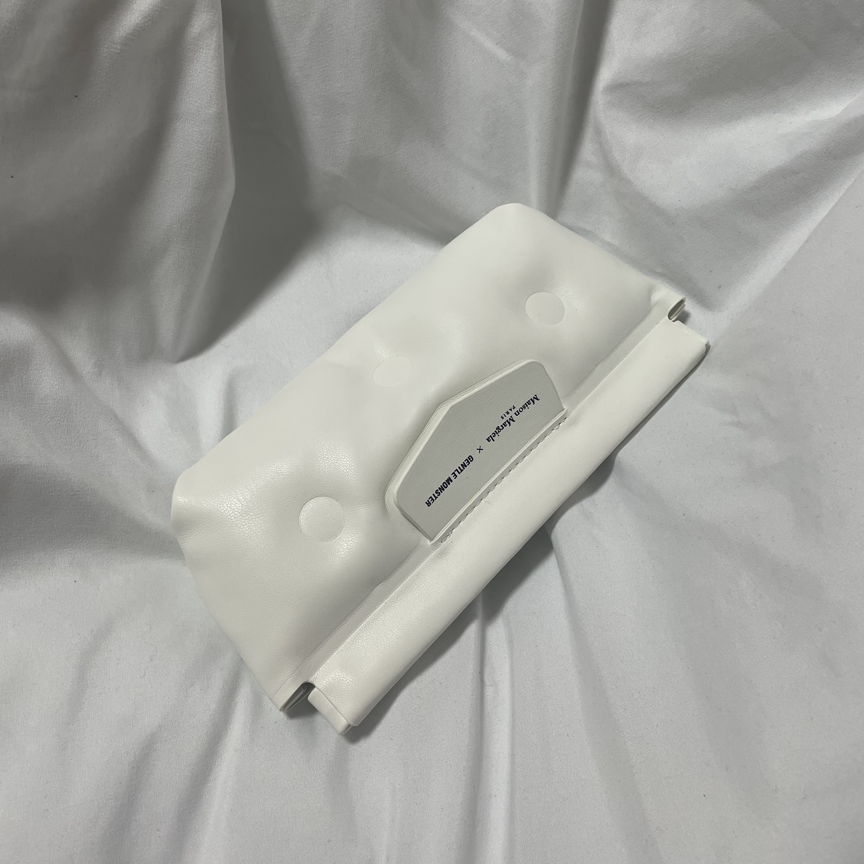Gentle Monster x Maison Margiela MM004 White Black 착용 스타일