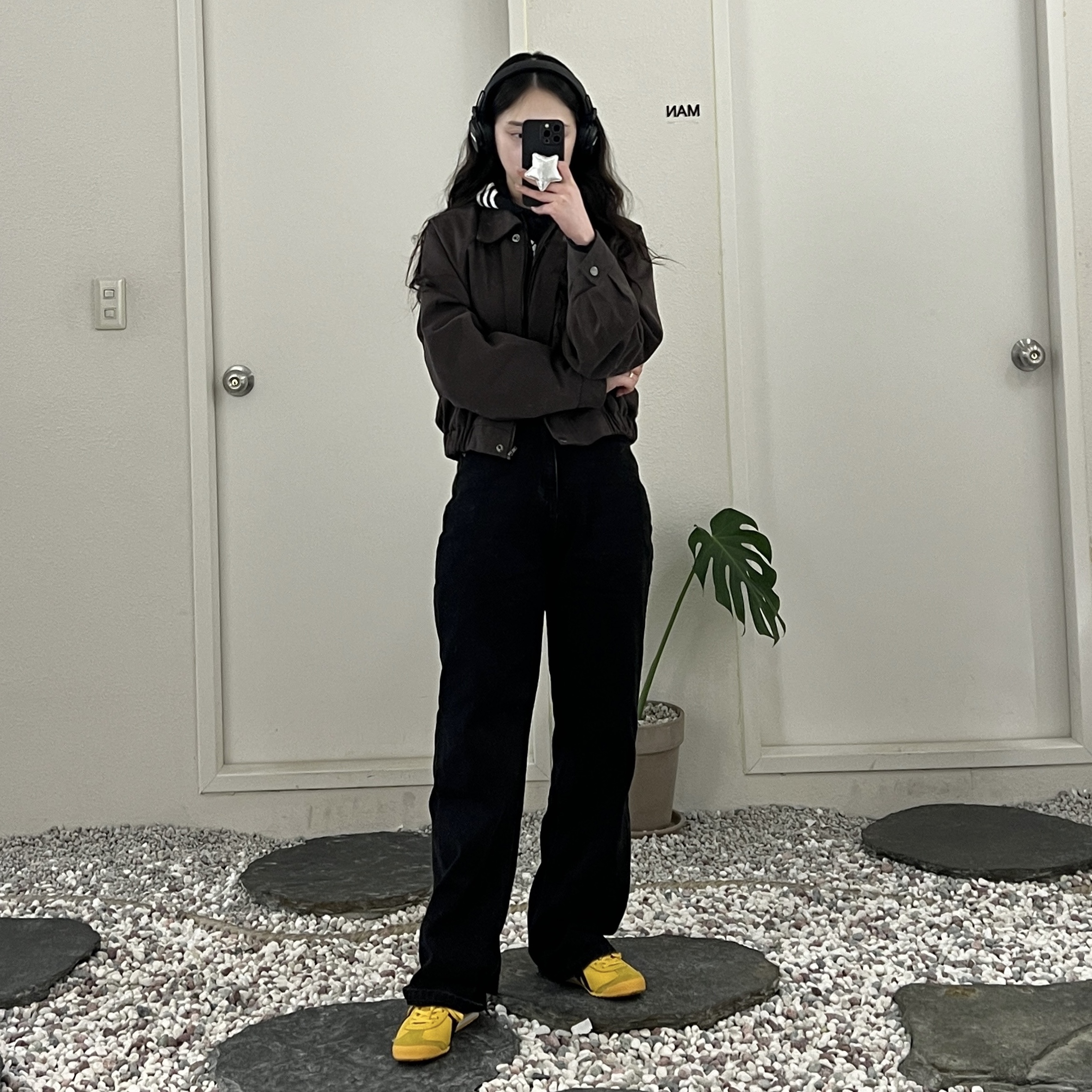 Onitsuka Tiger Mexico 66 Yellow Black 착용 스타일 - 2