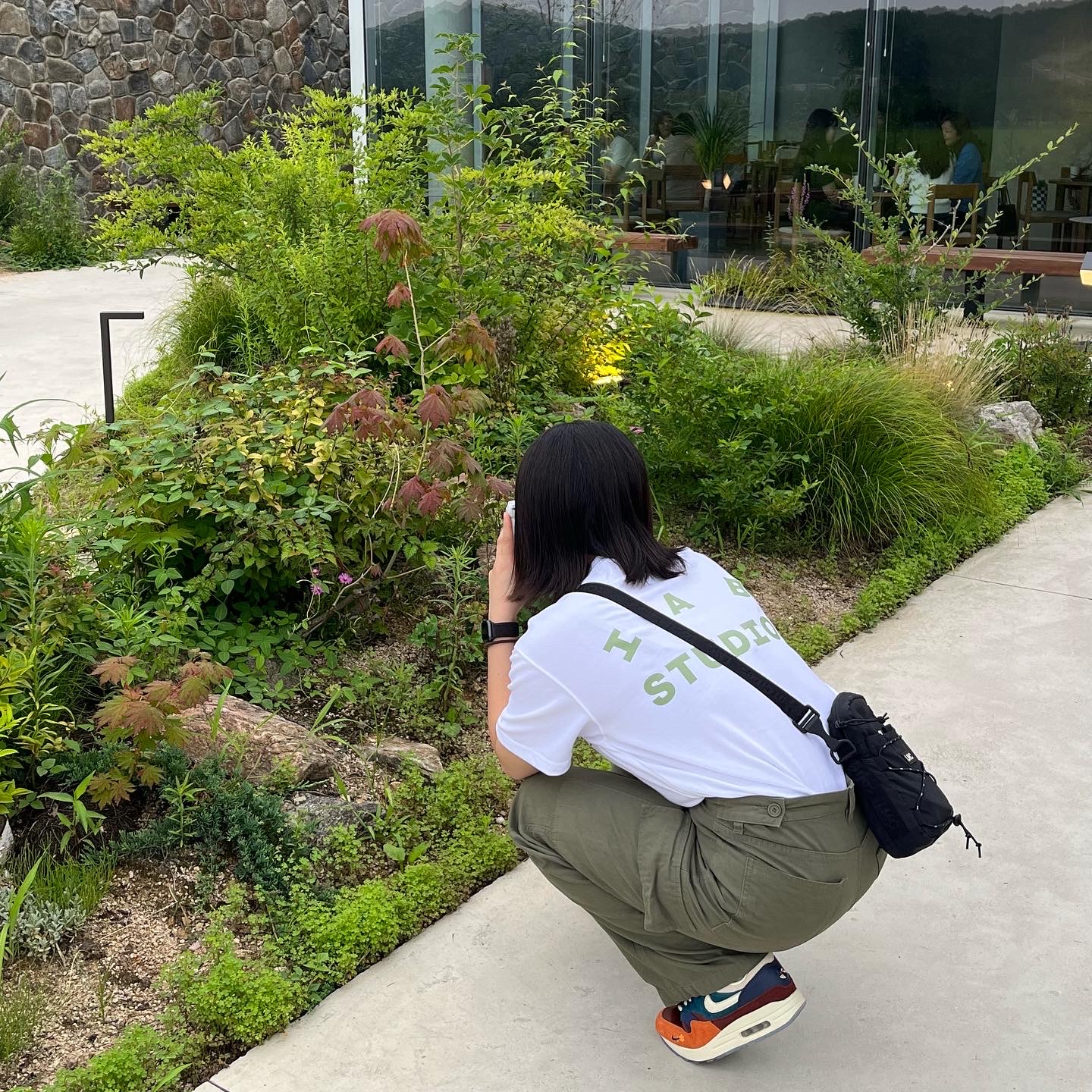 IAB Studio T-Shirt White Light Green, Nike x Kasina Air Max 1 SP Won-Ang Orange 착용 스타일 - 2