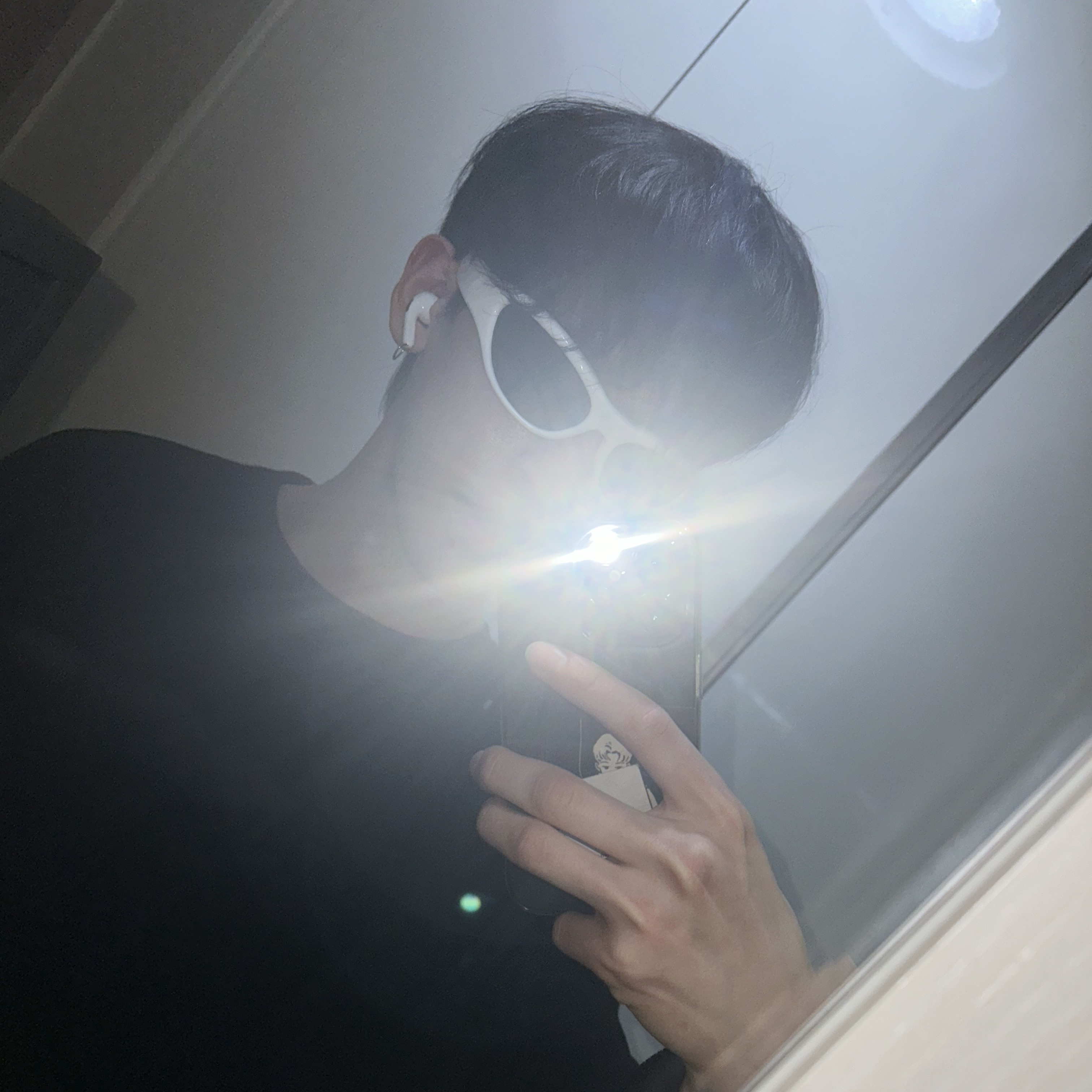 Gentle Monster x Maison Margiela MM003 White Black 착용 스타일