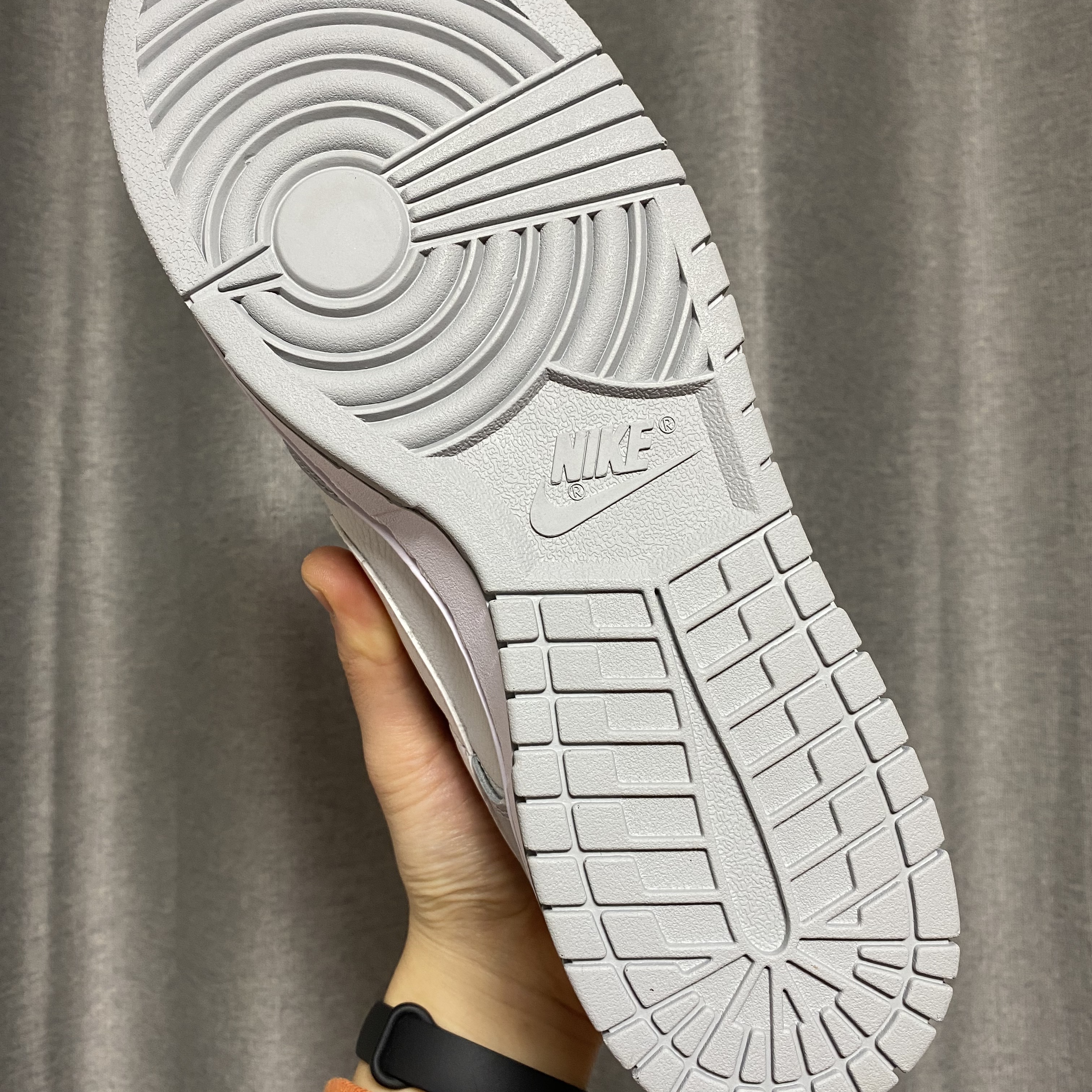 Nike Dunk Low Retro Wolf Grey 착용 스타일 - 4