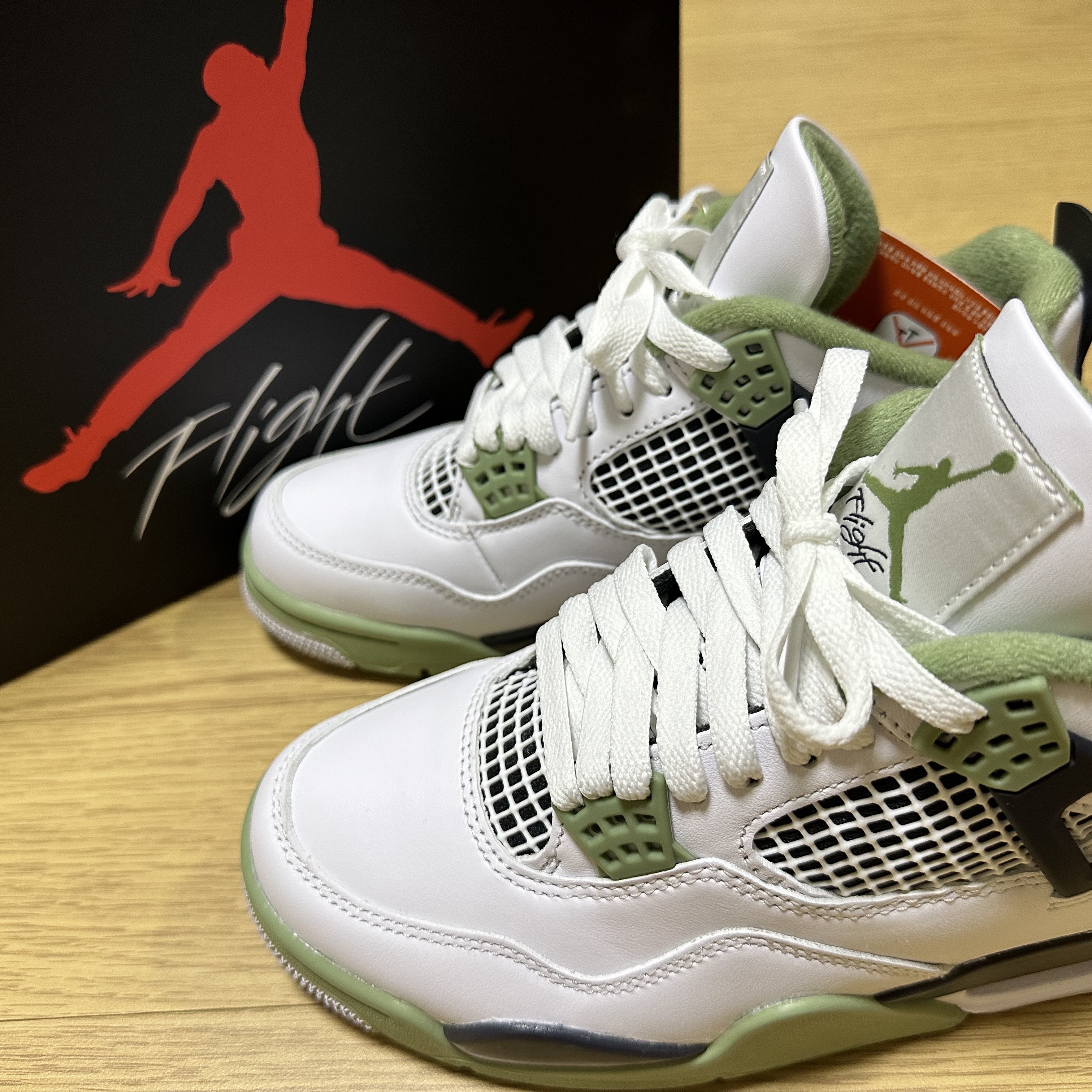 (W) Jordan 4 Retro Oil Green 착용 스타일 - 1