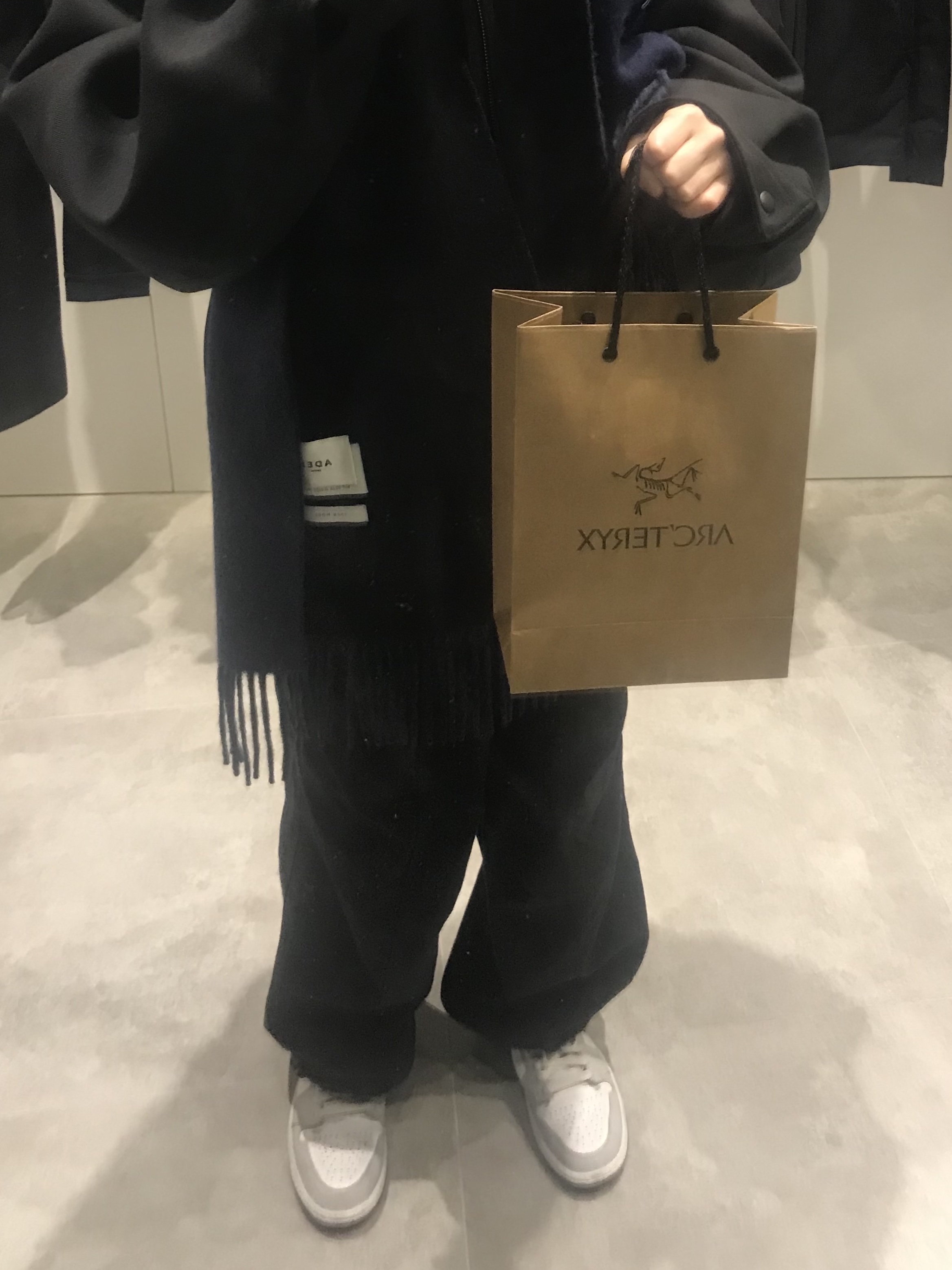 Zara x Ader Error Oversize Collar Bomber Jacket Black, (W) Jordan 1 Mid Grey Fog 착용 스타일 - 2