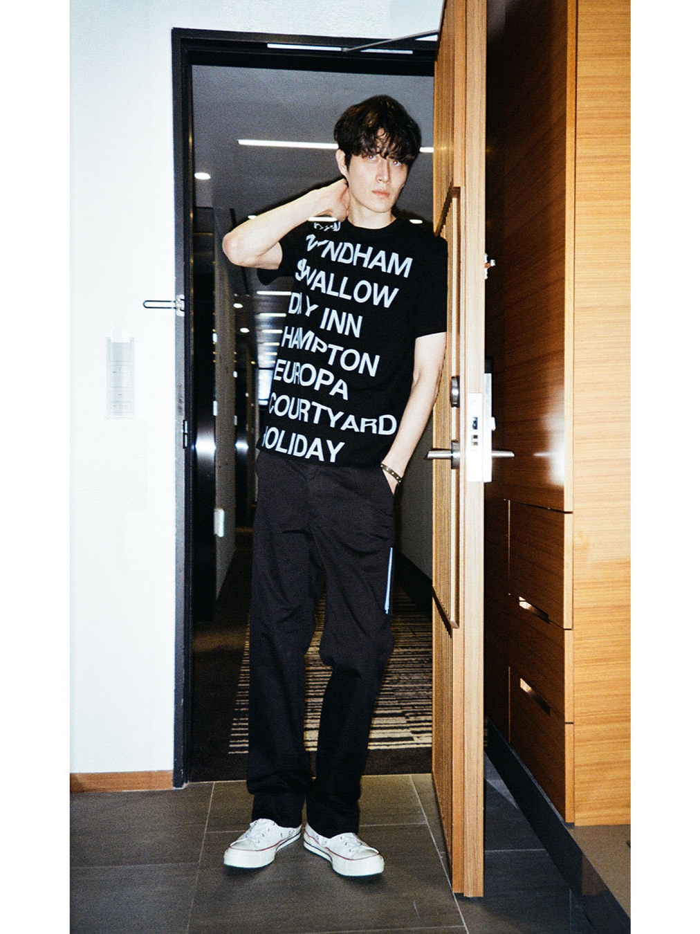 [KREAM 단독] Safarispot Highway Inn LS T-Shirt Black White 착용 스타일