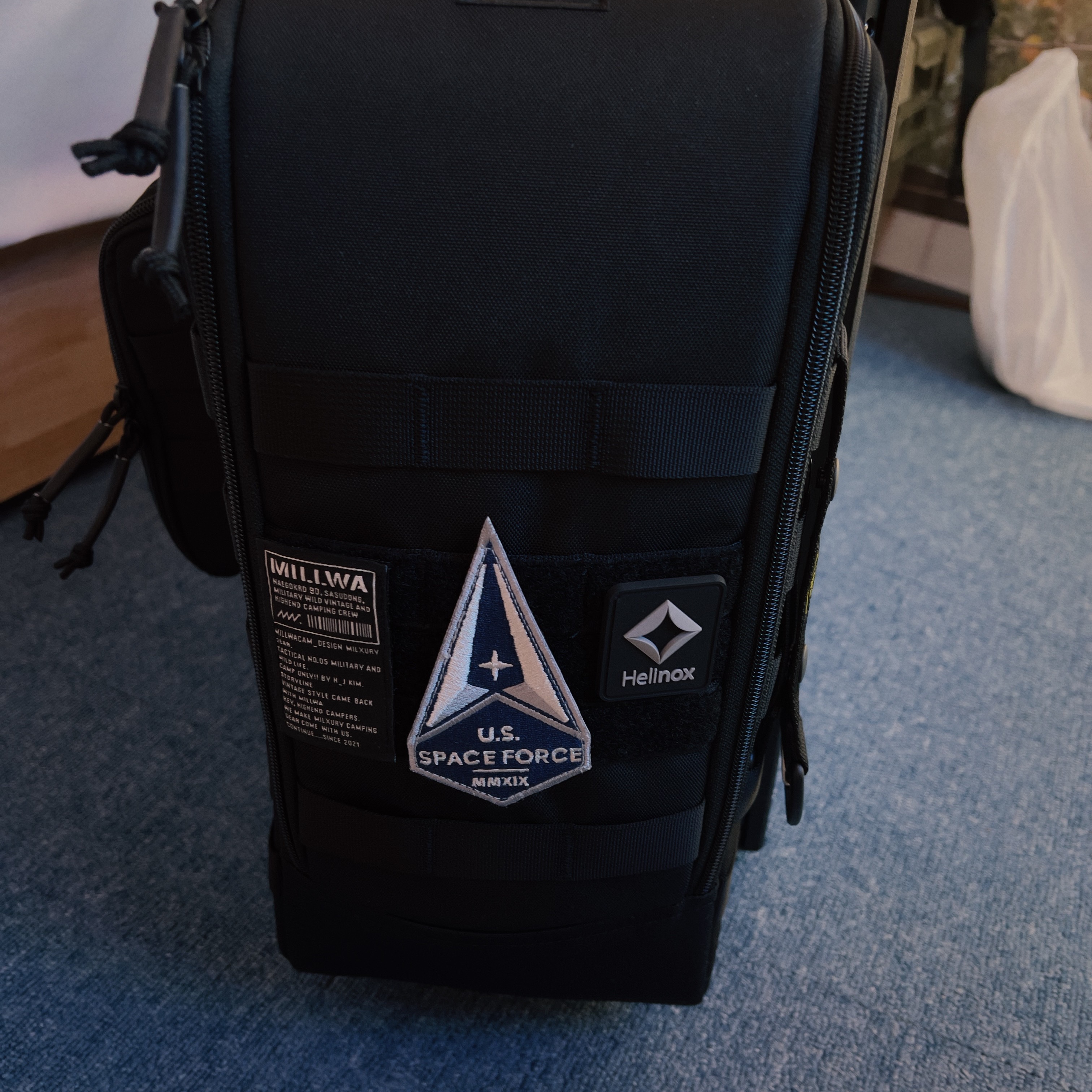 Helinox Tactical Field Office M Black, Helinox Tactical Chair L Black 착용 스타일 - 2