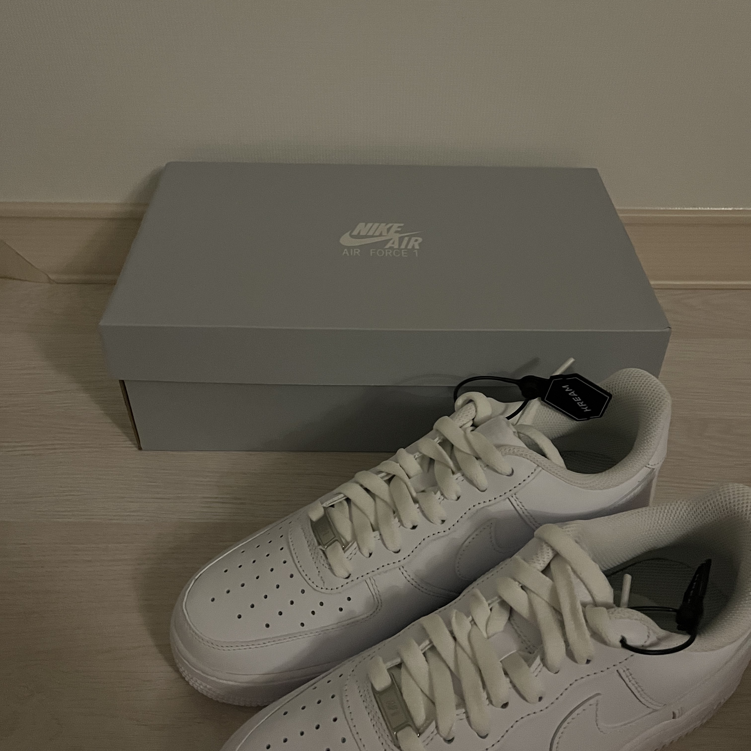 Nike Air Force 1 '07 Low White 착용 스타일 - 1