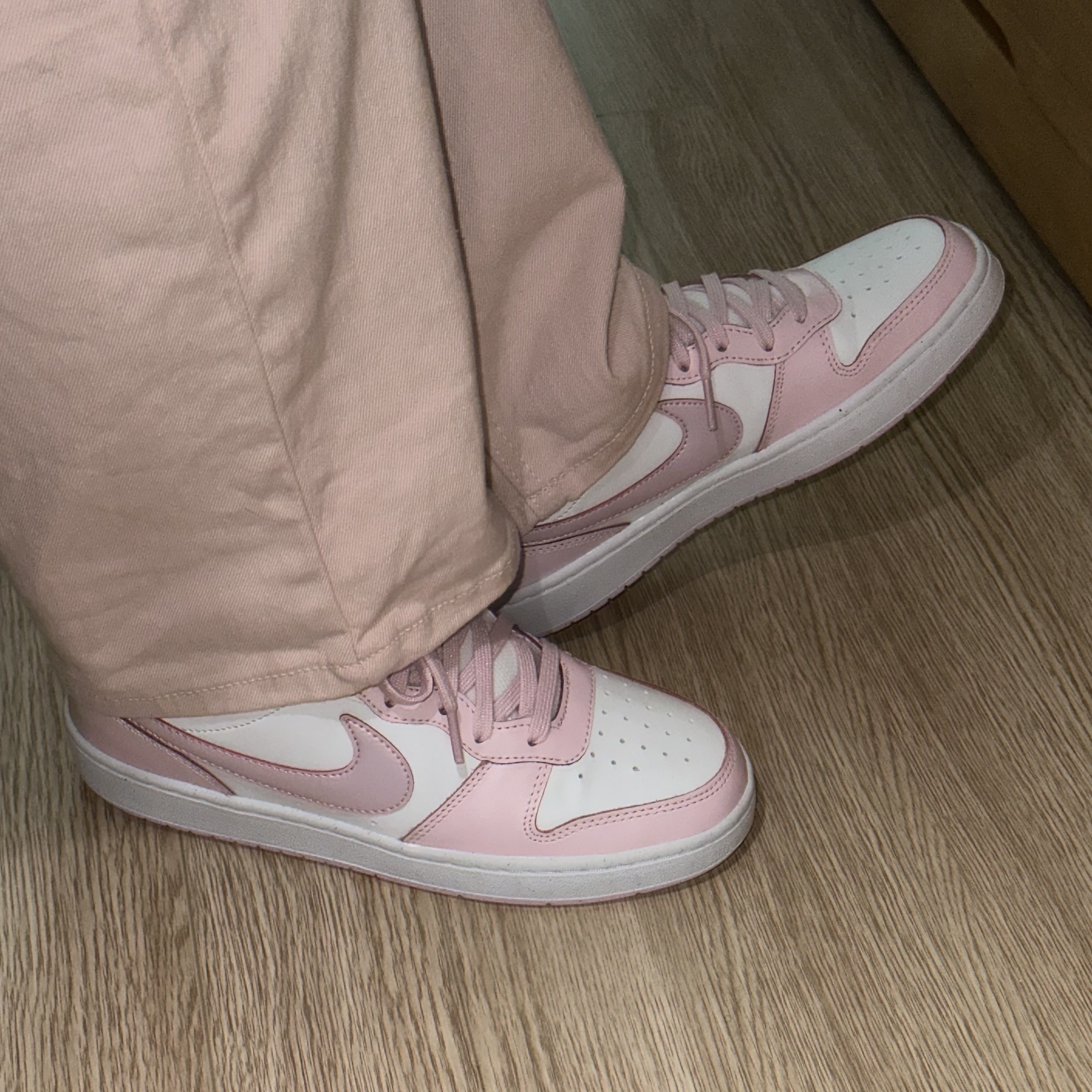 (GS) Nike Court Borough 2 SE White Pink Foam 착용 스타일 - 3