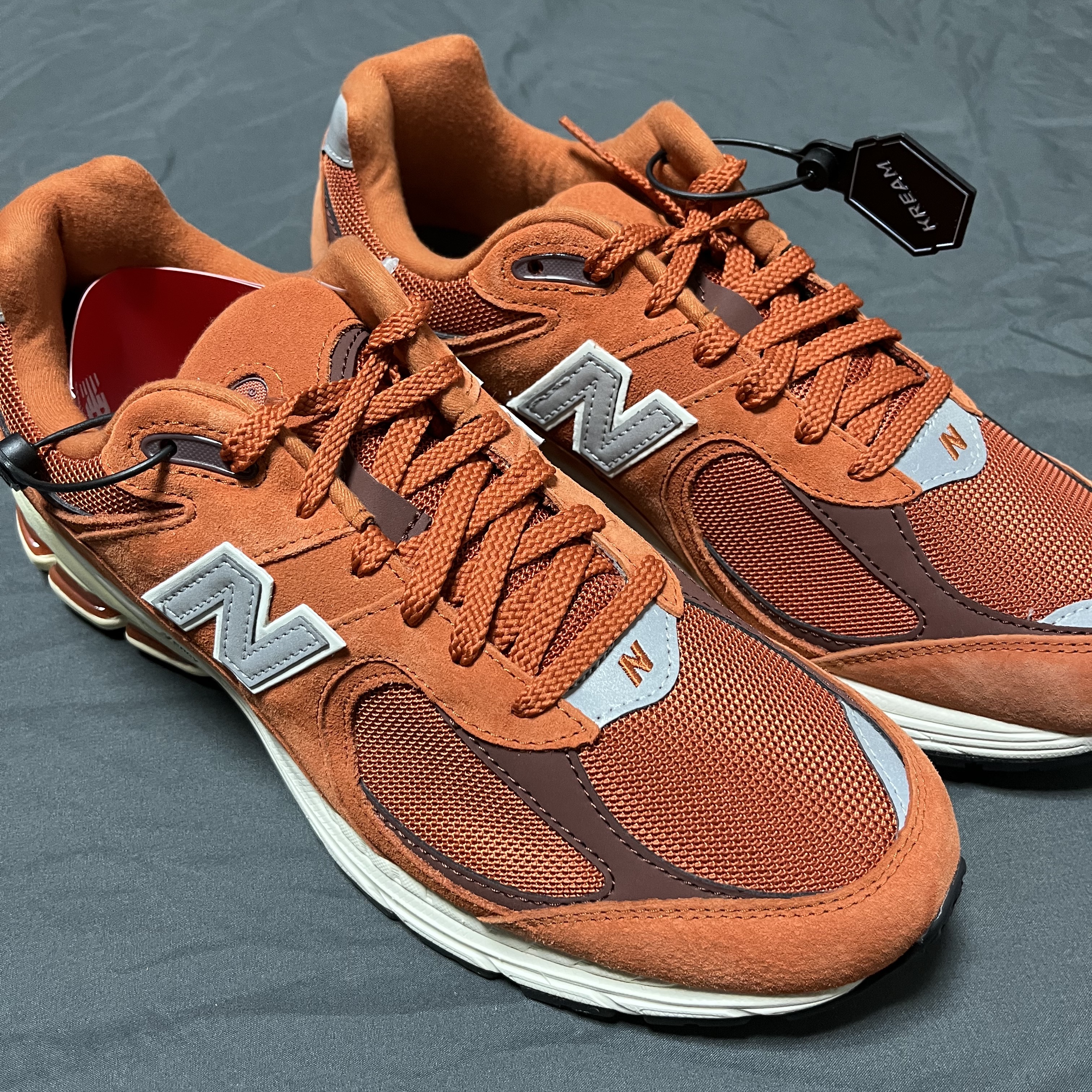 New Balance 2002R Rust Oxide 착용 스타일