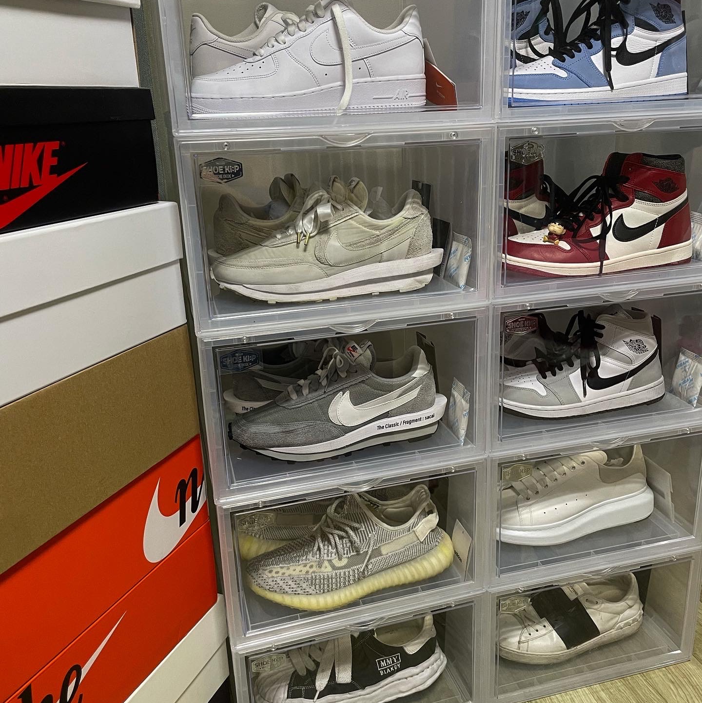 Nike Air Force 1 '07 Low White, Jordan 1 Retro High OG University Blue 착용 스타일 - 2