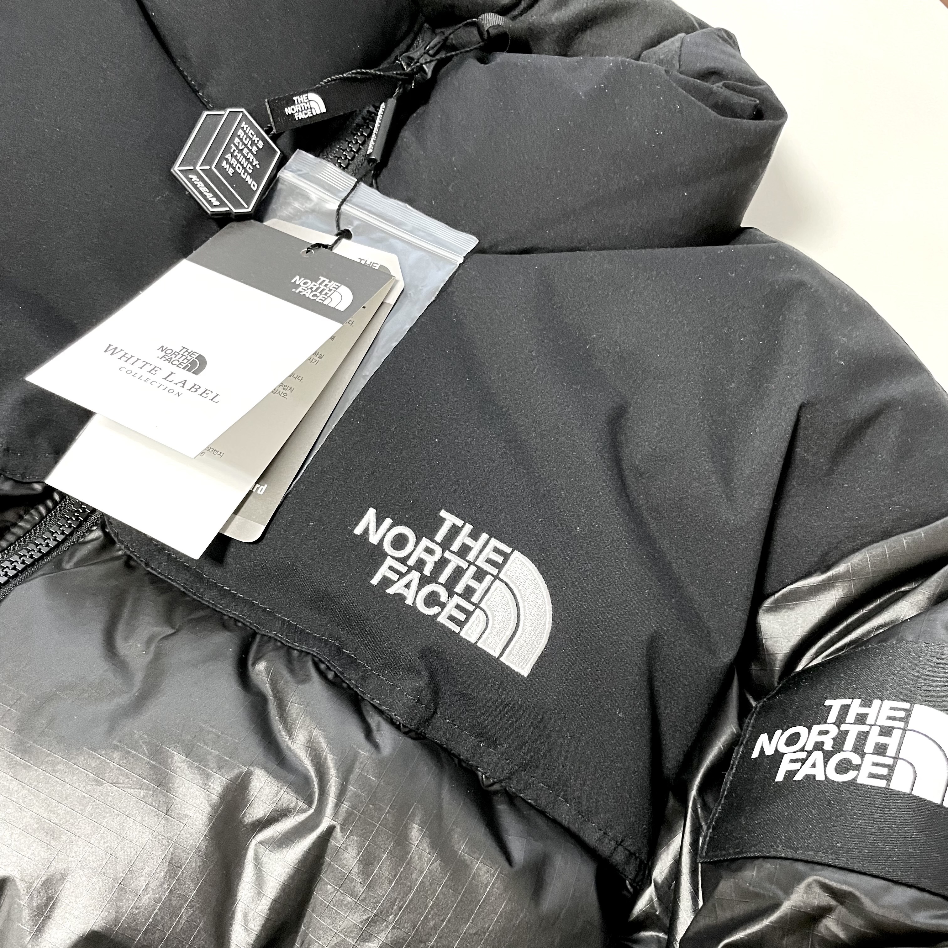 (W) The North Face White Label Novelty Nuptse Down Jacket Black 착용 스타일 - 4